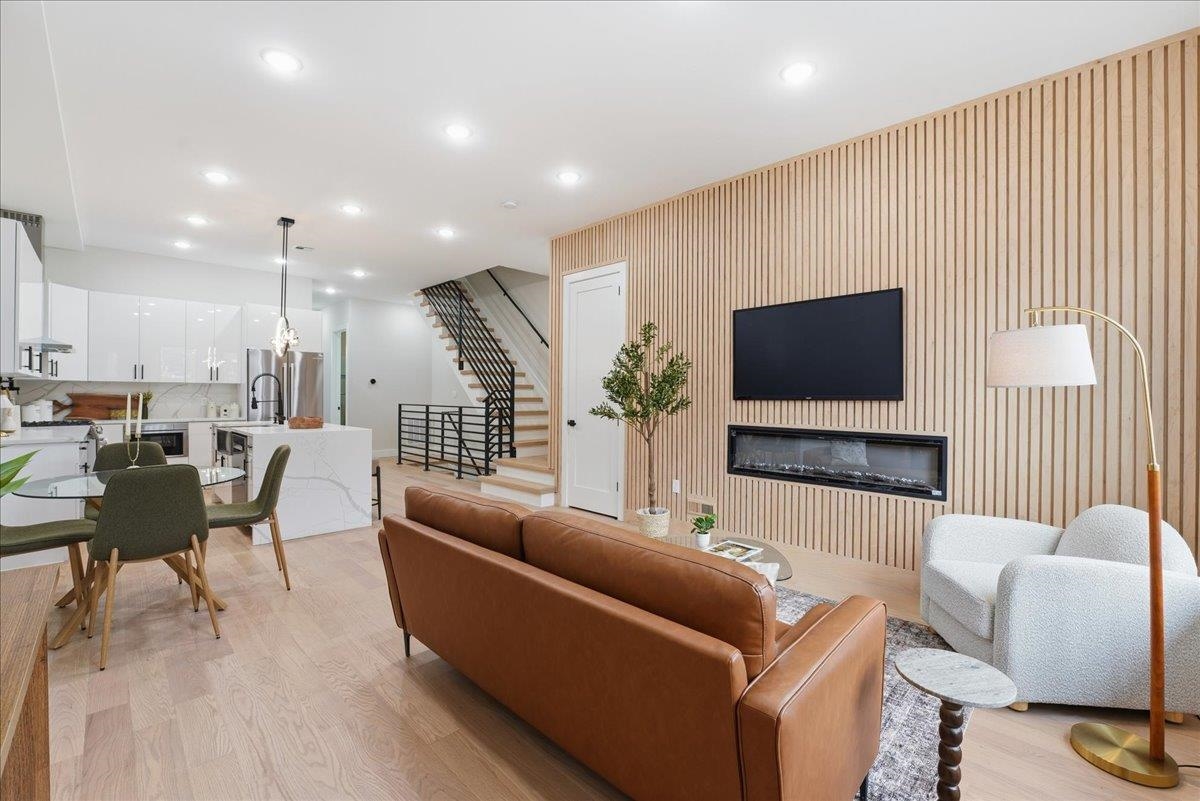 221 COLUMBIA AVE - Photo 5