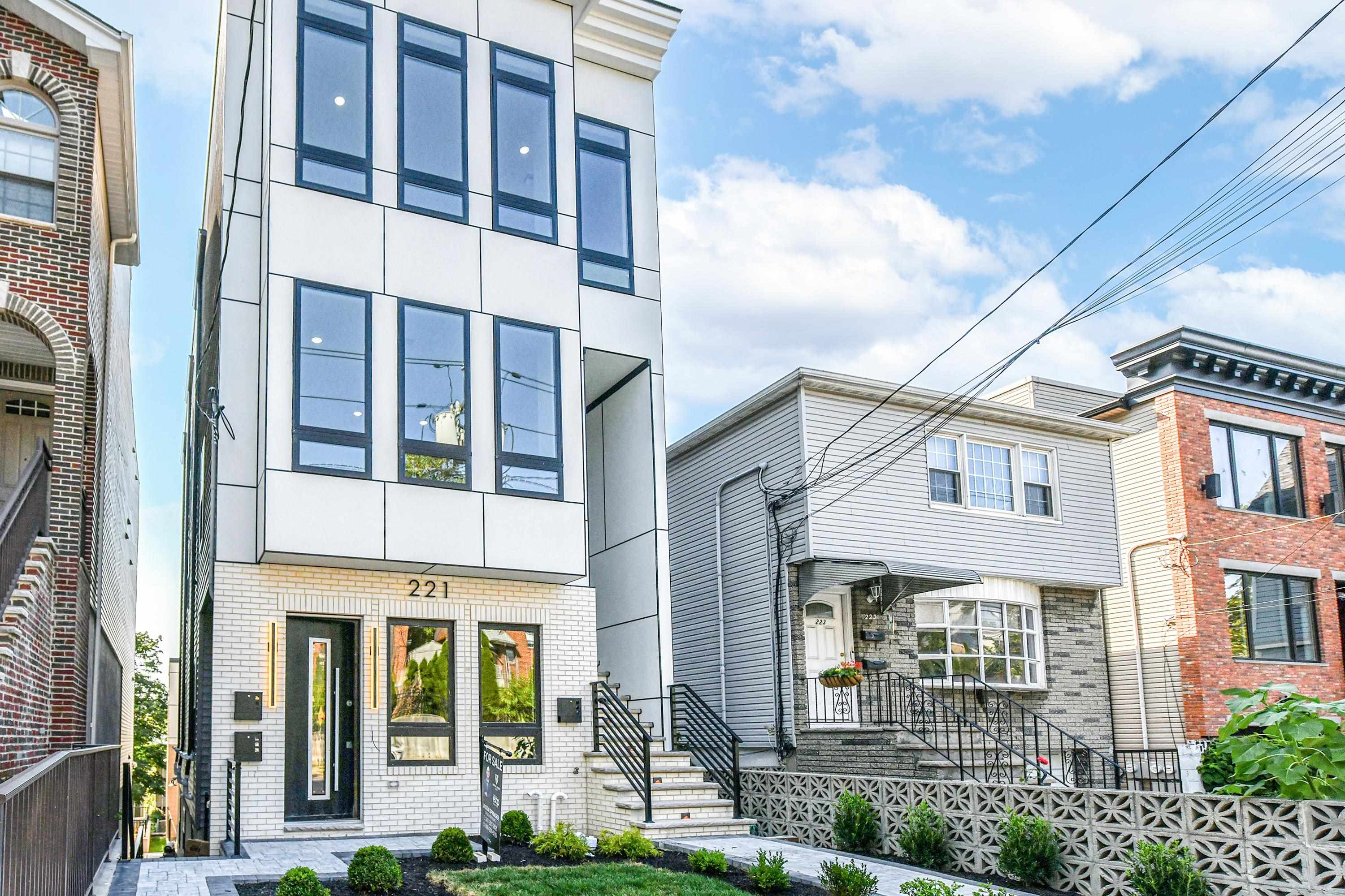 221 COLUMBIA AVE - Photo 3