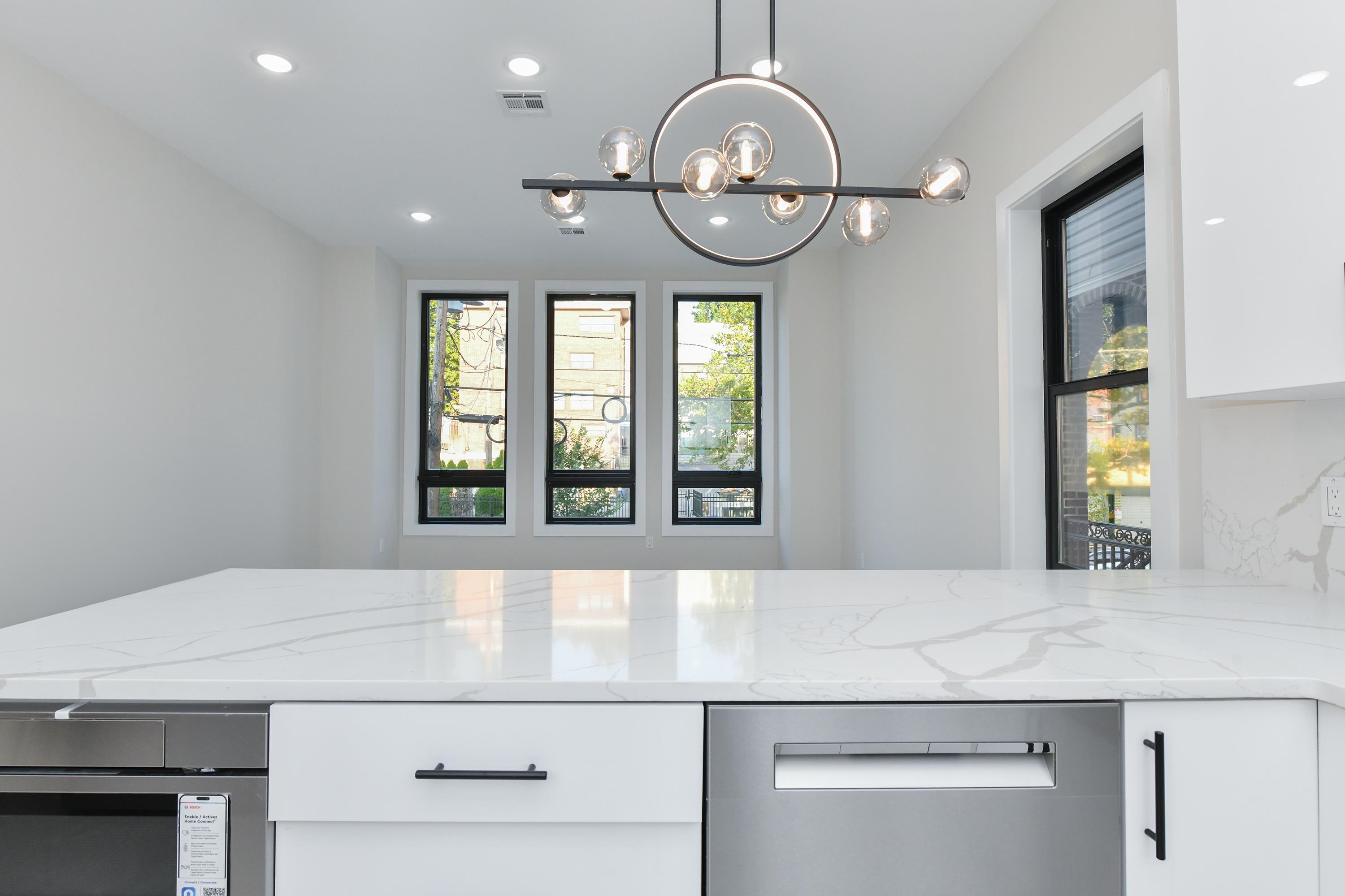 221 COLUMBIA AVE - Photo 4