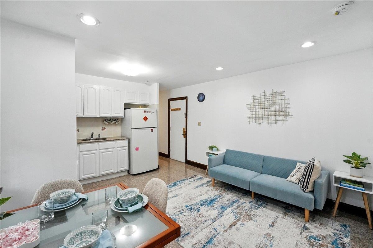 164 OGDEN AVE - Photo 3