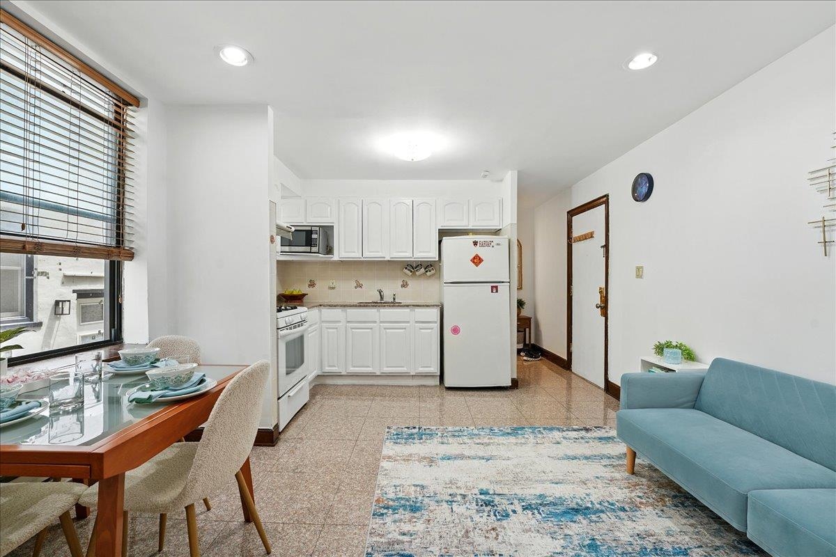 164 OGDEN AVE - Photo 5