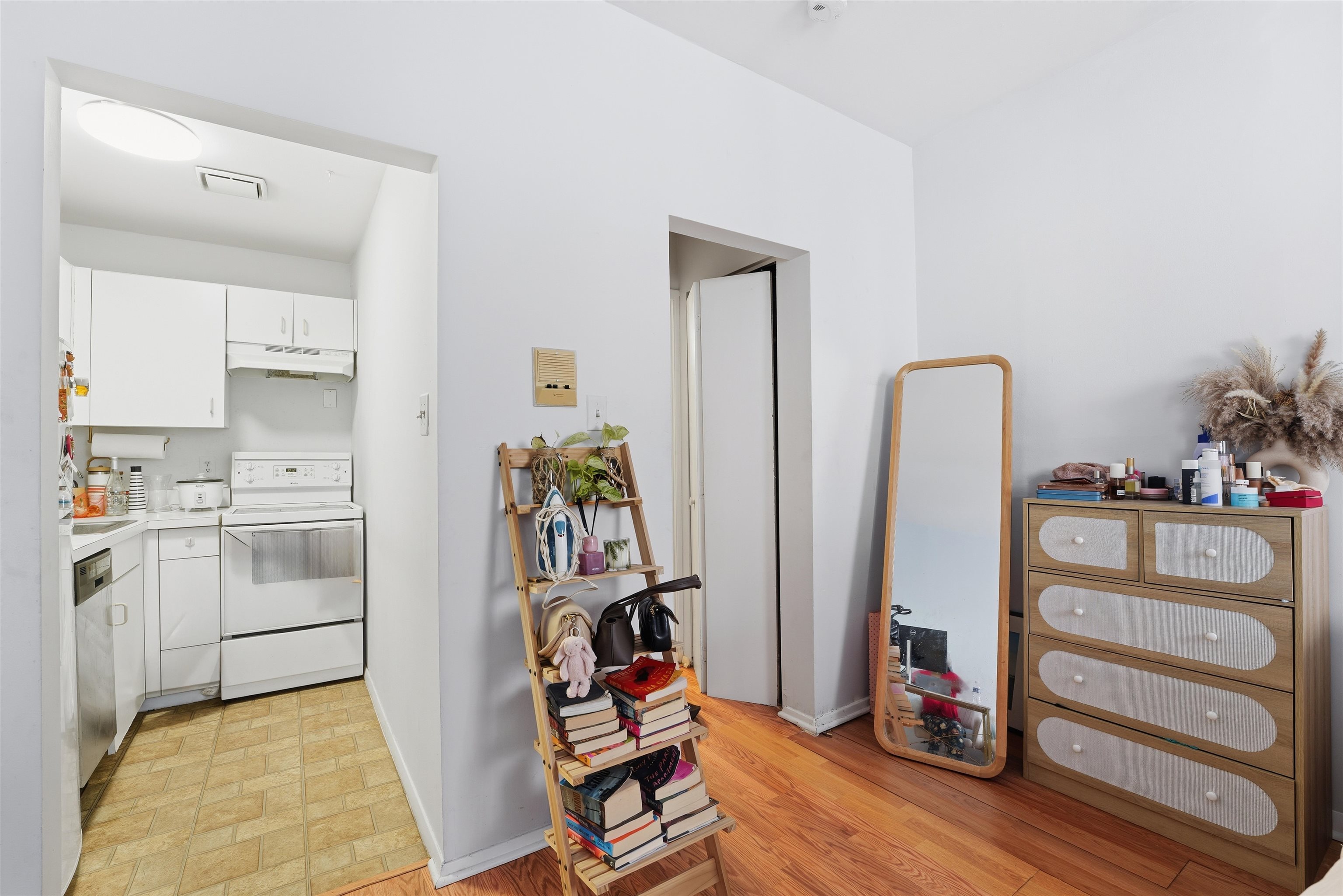 101 WILLOW AVE - Photo 4