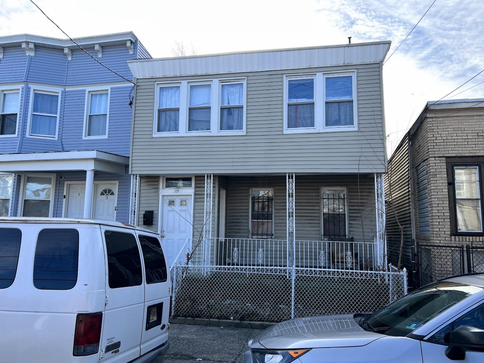 25 BOSTWICK AVE - Photo 1