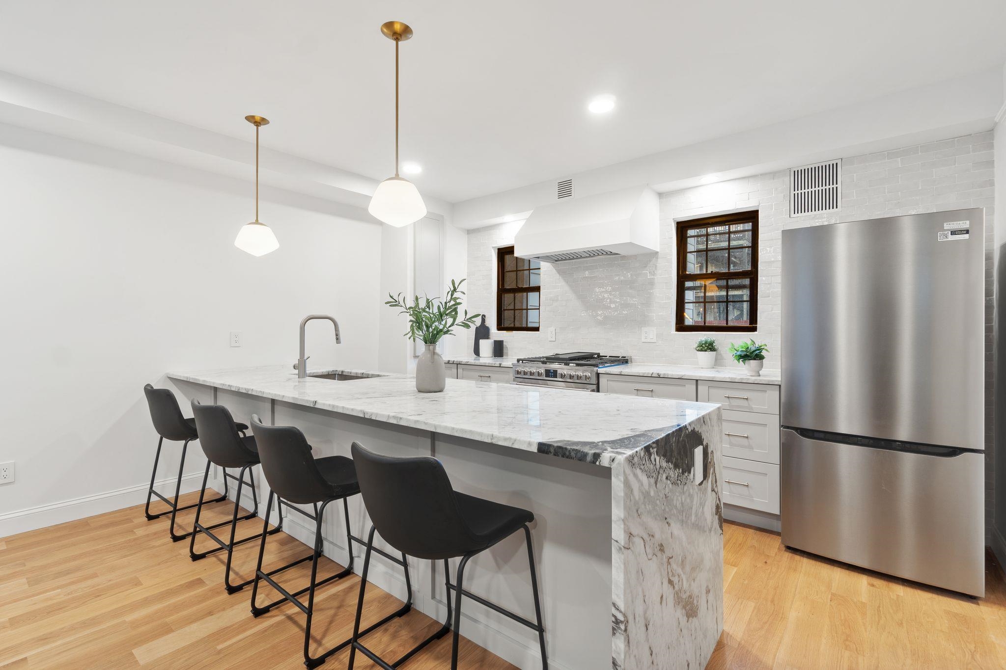 82 COLGATE ST - Photo 2