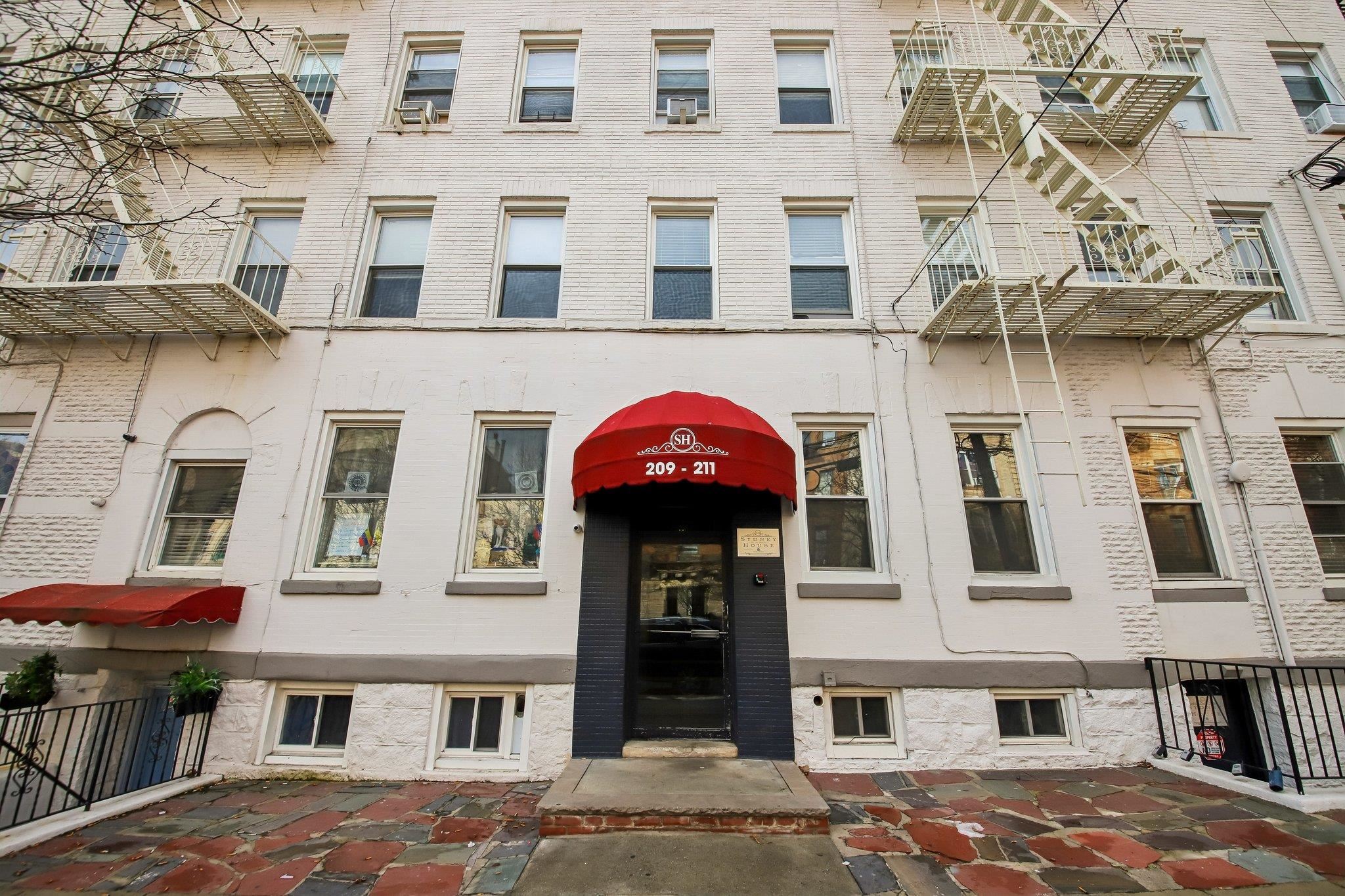 209-211 48TH ST - Photo 2