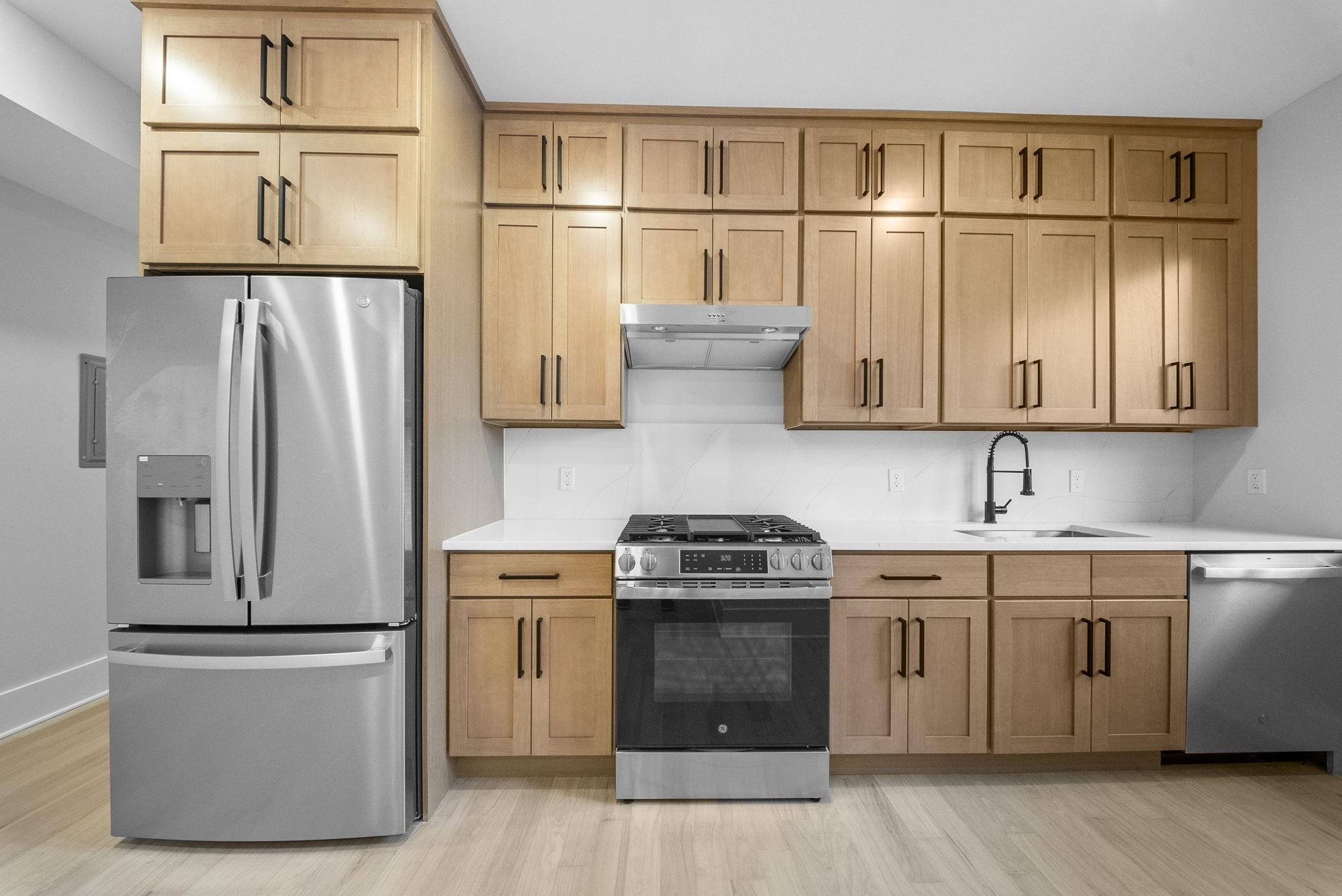 124 GLENWOOD AVE - Photo 2