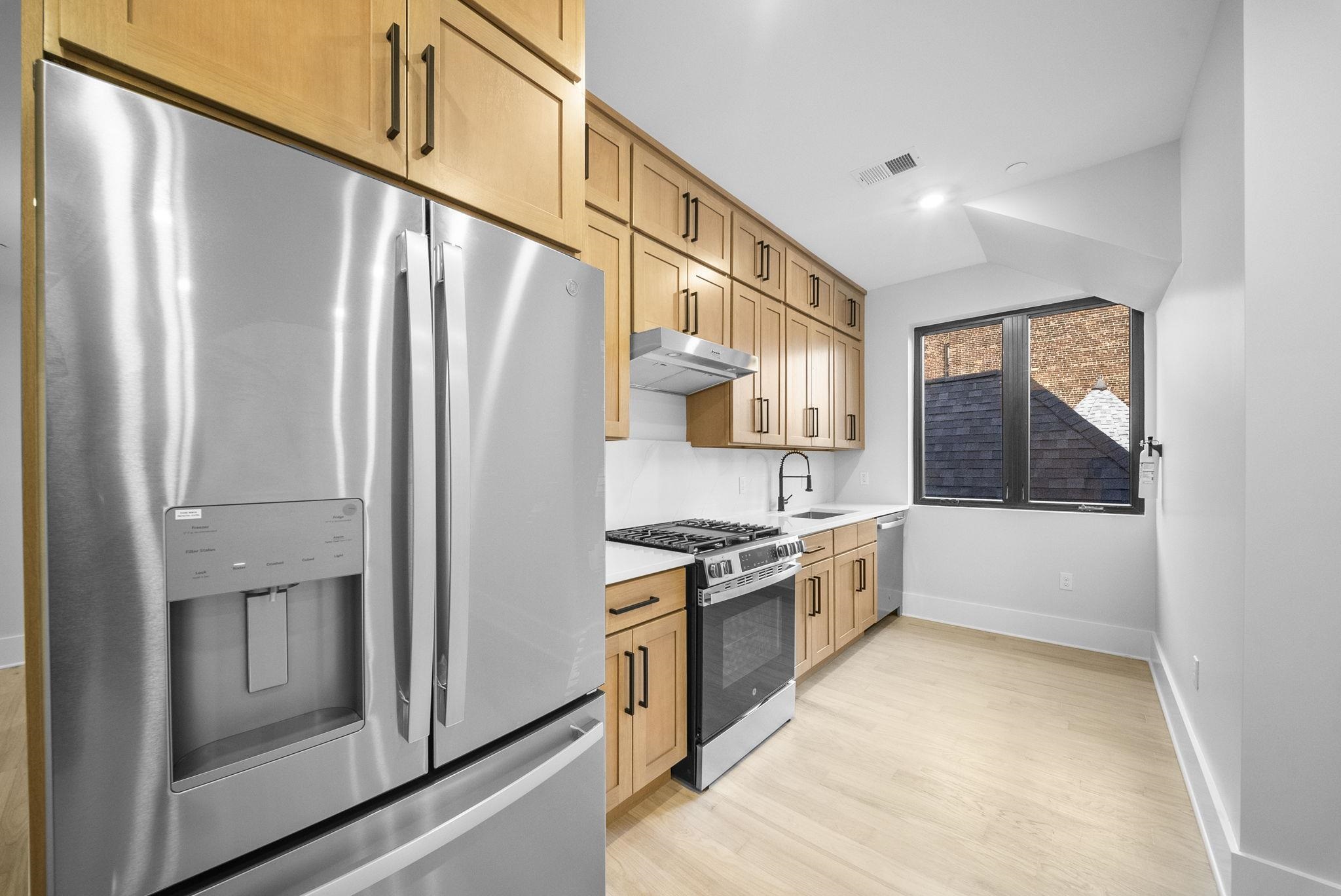 124 GLENWOOD AVE - Photo 3