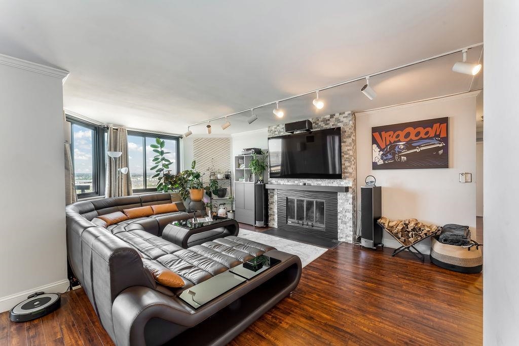 2110 HARMON COVE TOWER - Photo 4