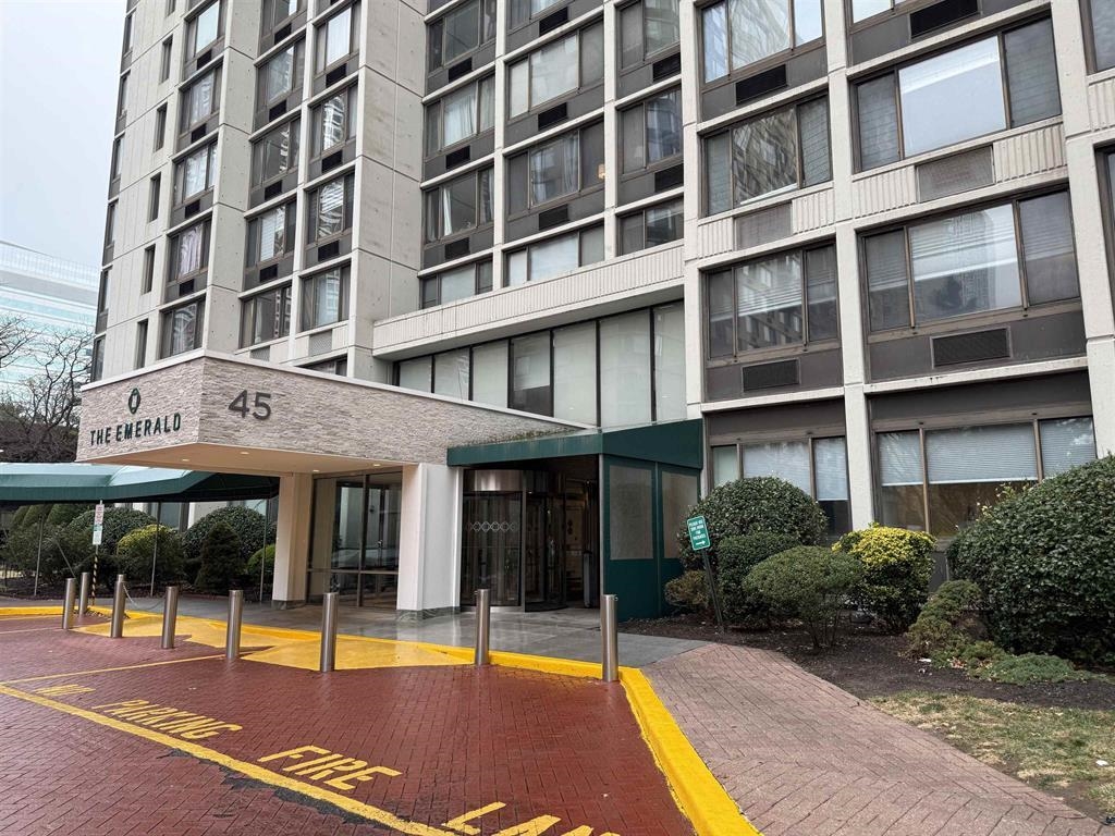 45 RIVER DR SOUTH - Photo 1