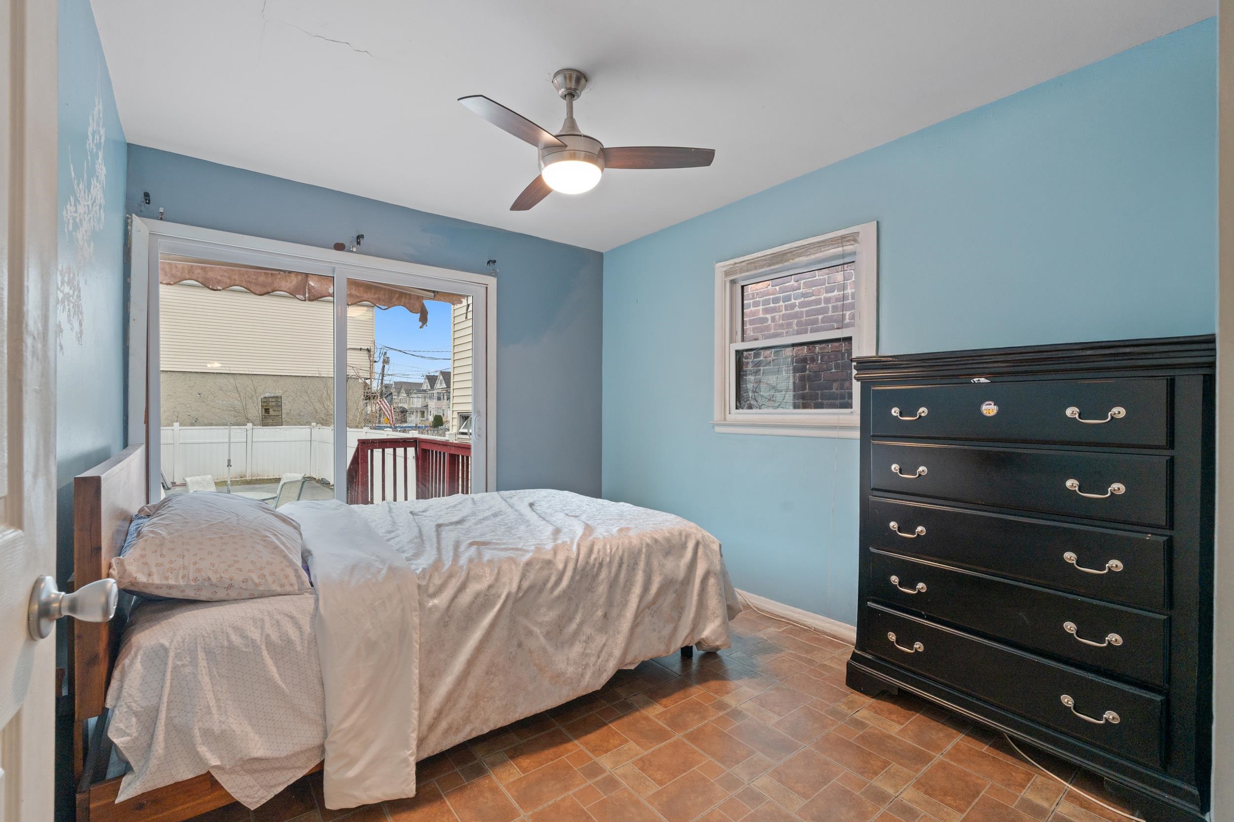 1094 AVENUE C - Photo 4