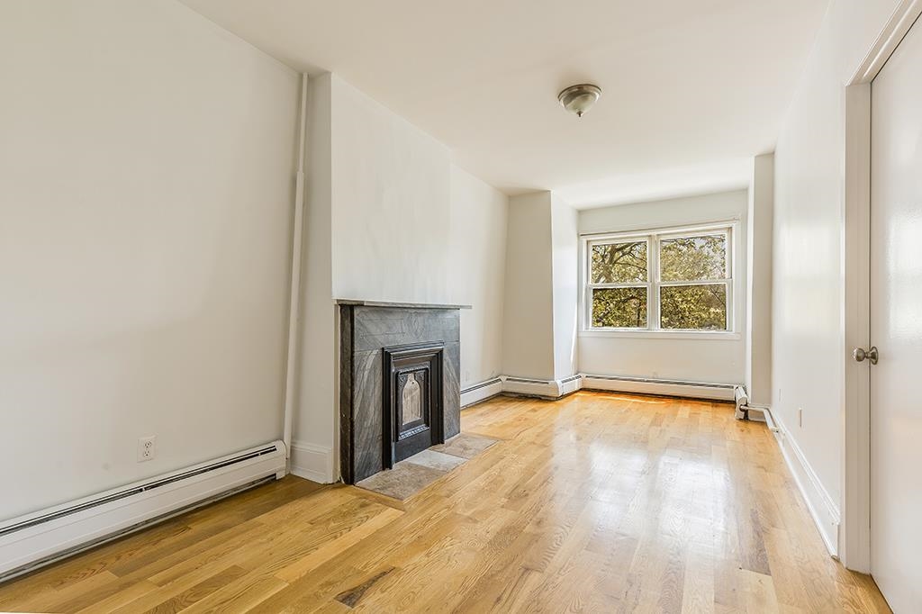 86 WAVERLY ST - Photo 2