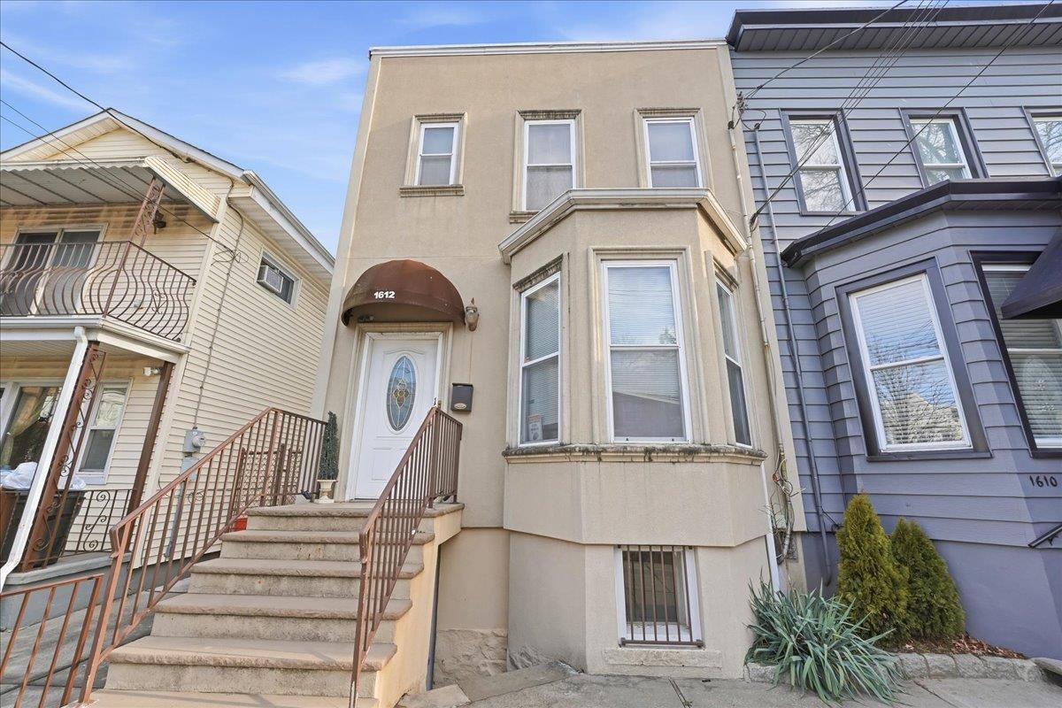 1612 WEST ST - Photo 1