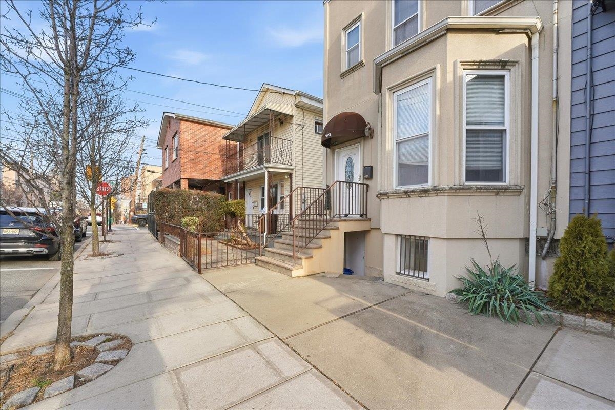 1612 WEST ST - Photo 3