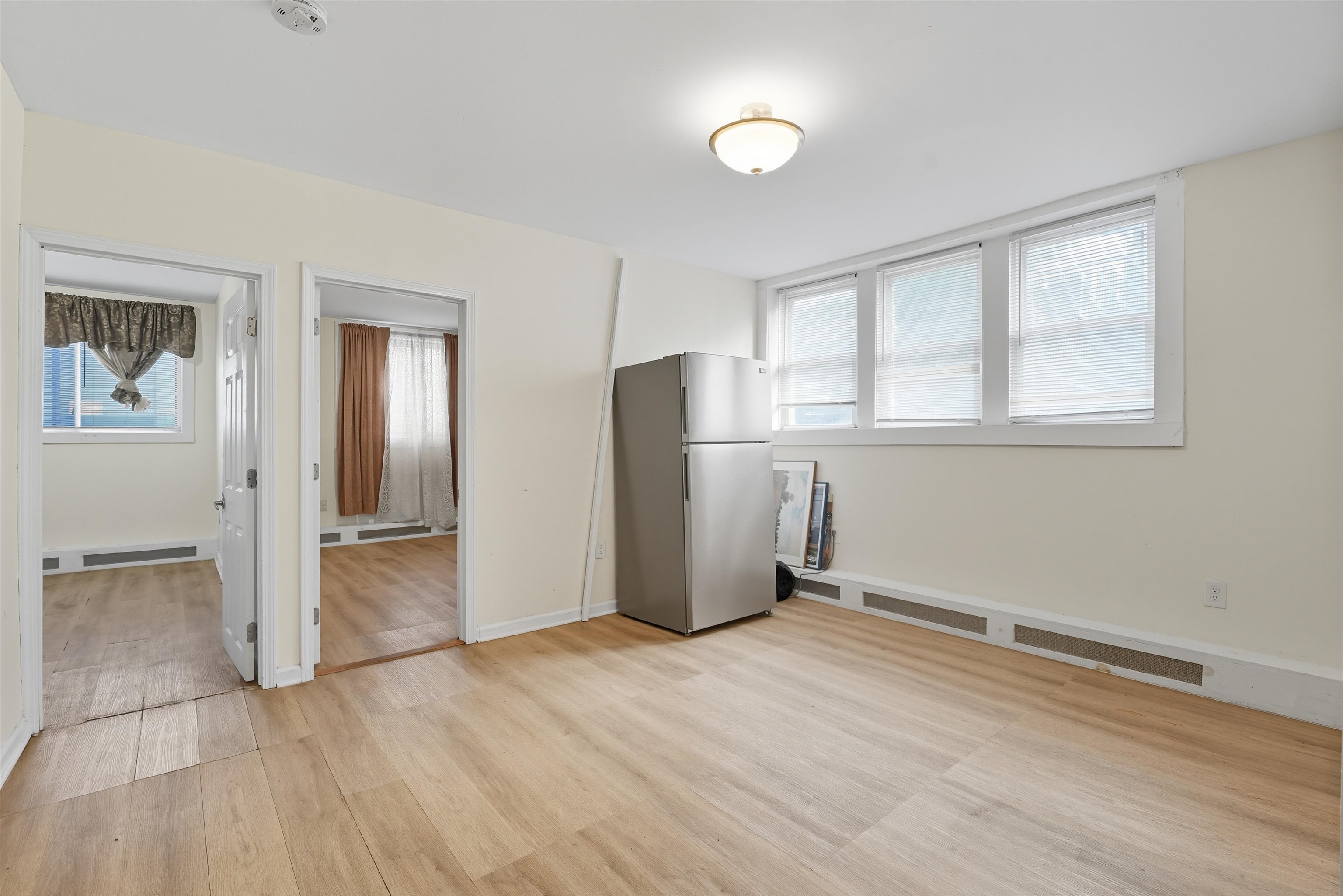 305 CATOR AVE - Photo 2