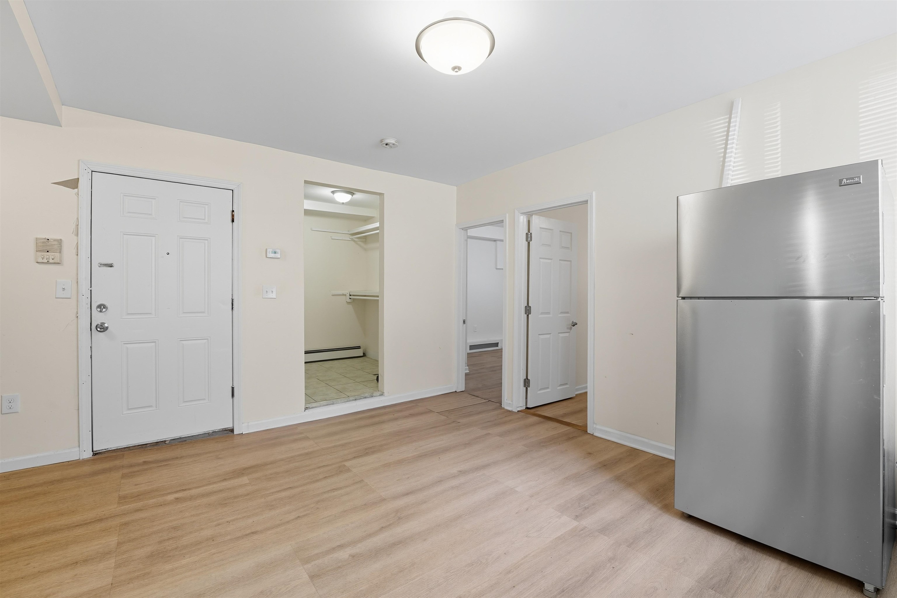 305 CATOR AVE - Photo 4