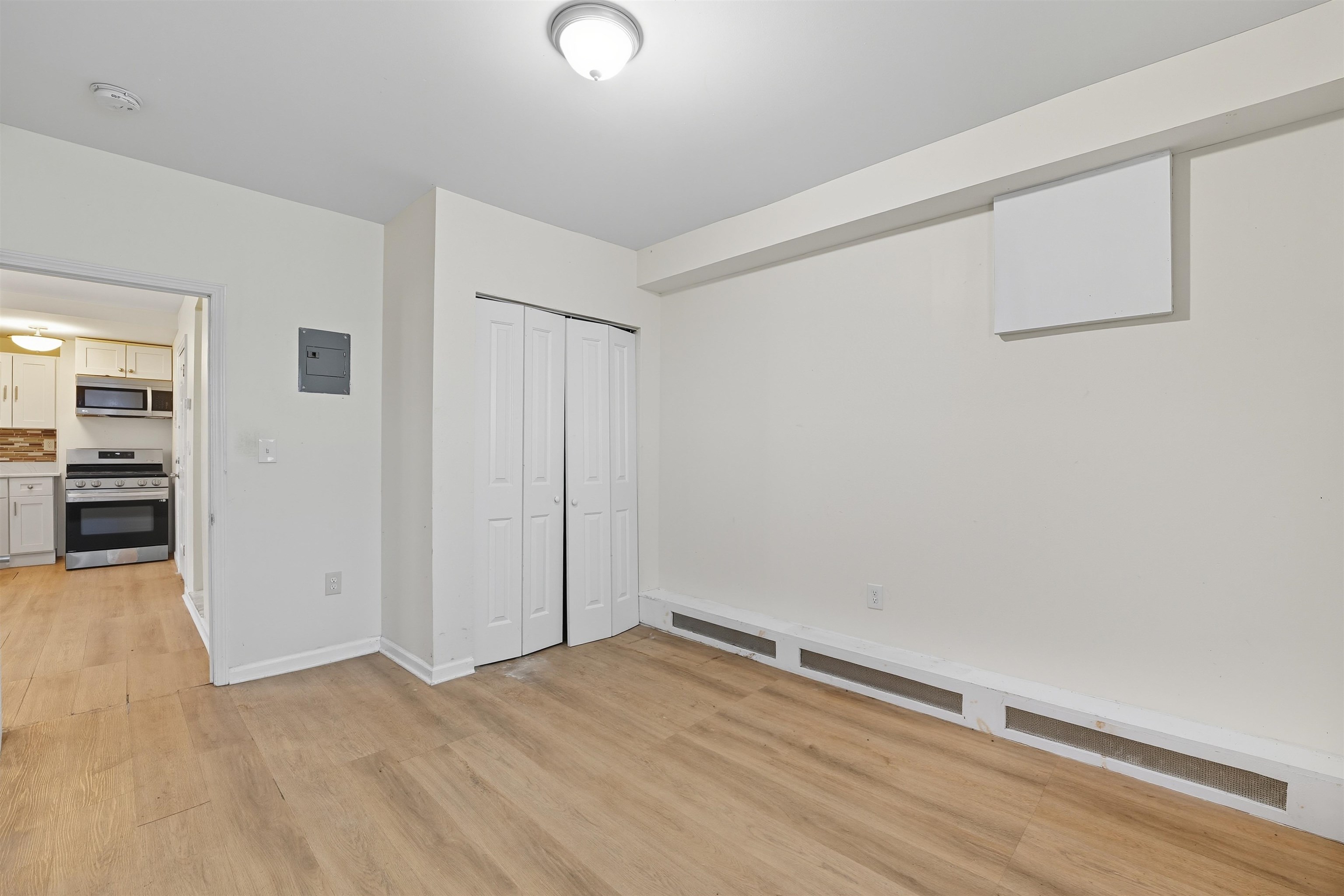 305 CATOR AVE - Photo 5