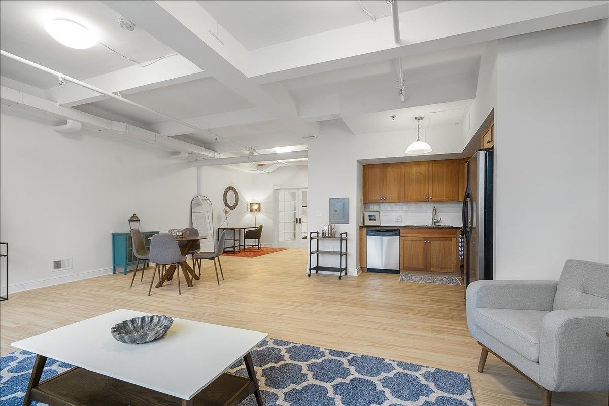 300 COMMUNIPAW AVE - Photo 4