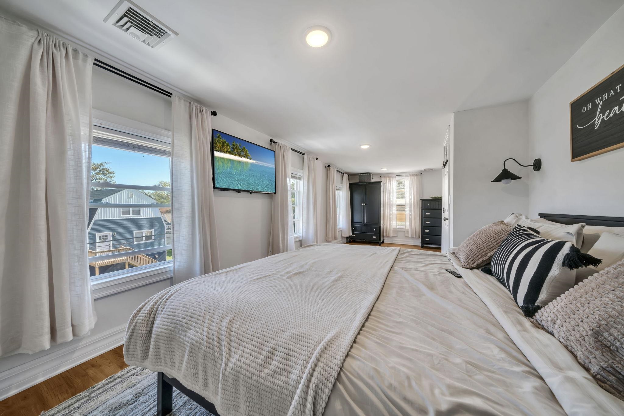 24 MAPLEWOOD AVE - Photo 2