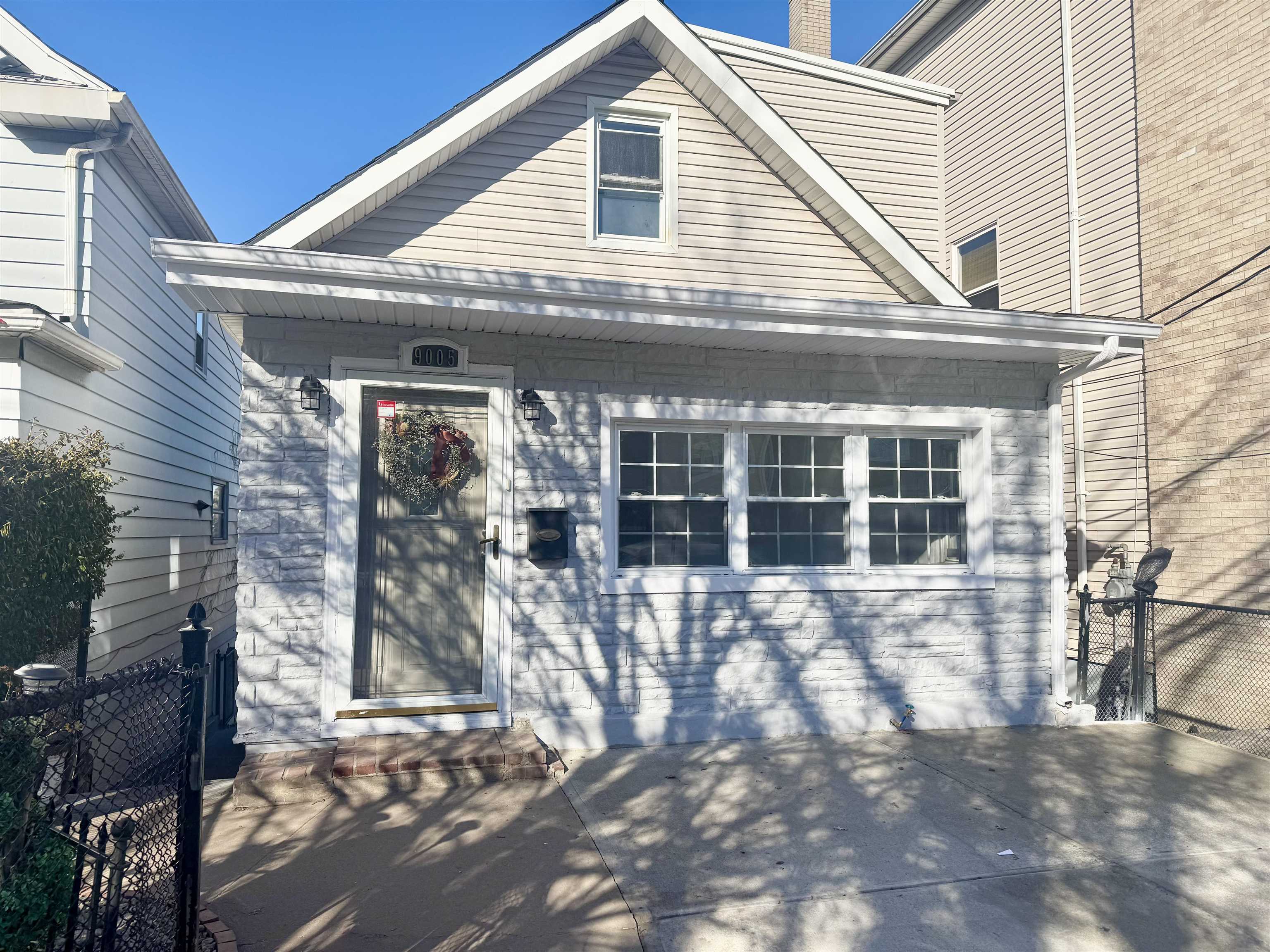 9005 DURHAM AVE - Photo 1