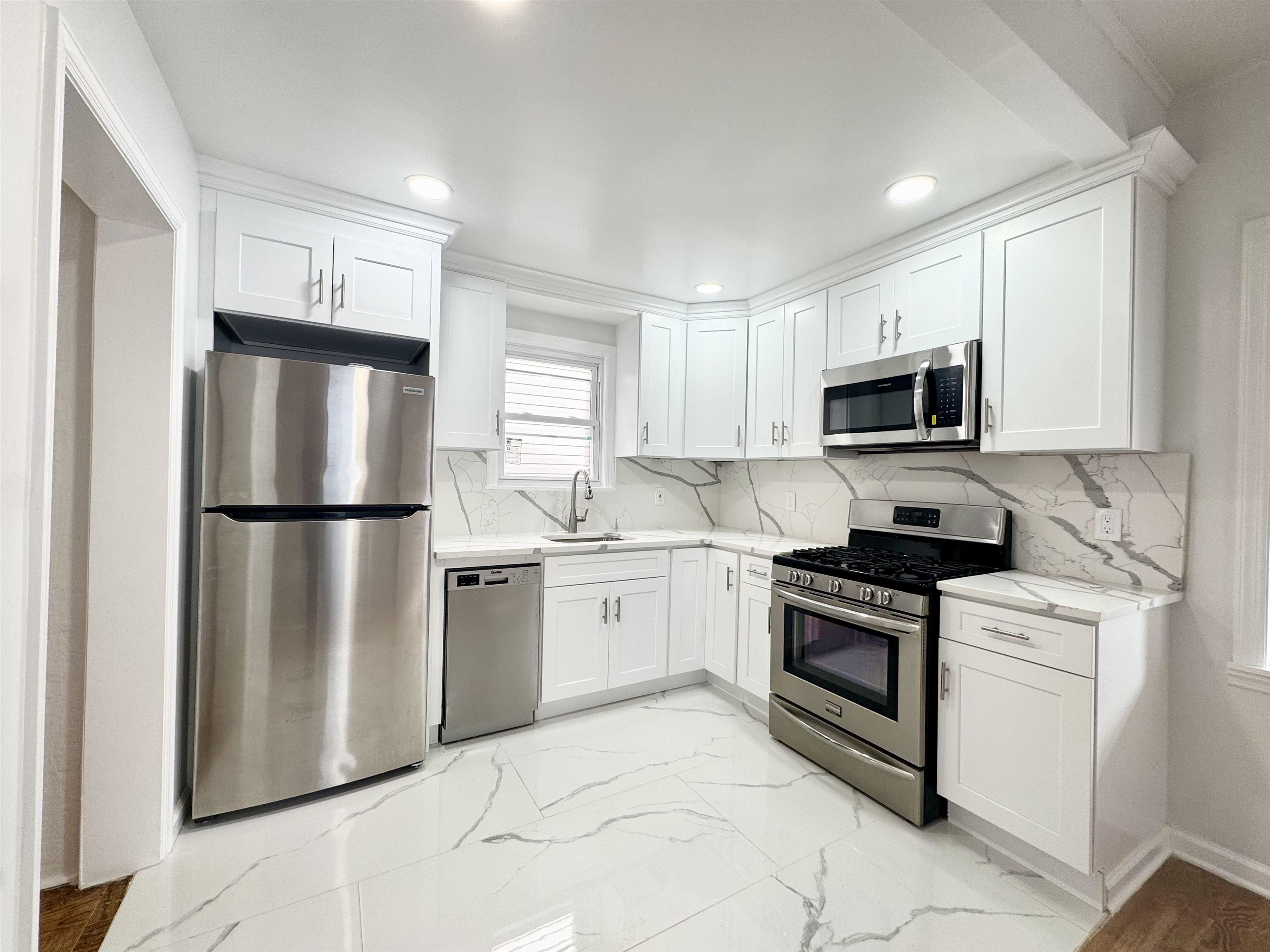 9005 DURHAM AVE - Photo 2