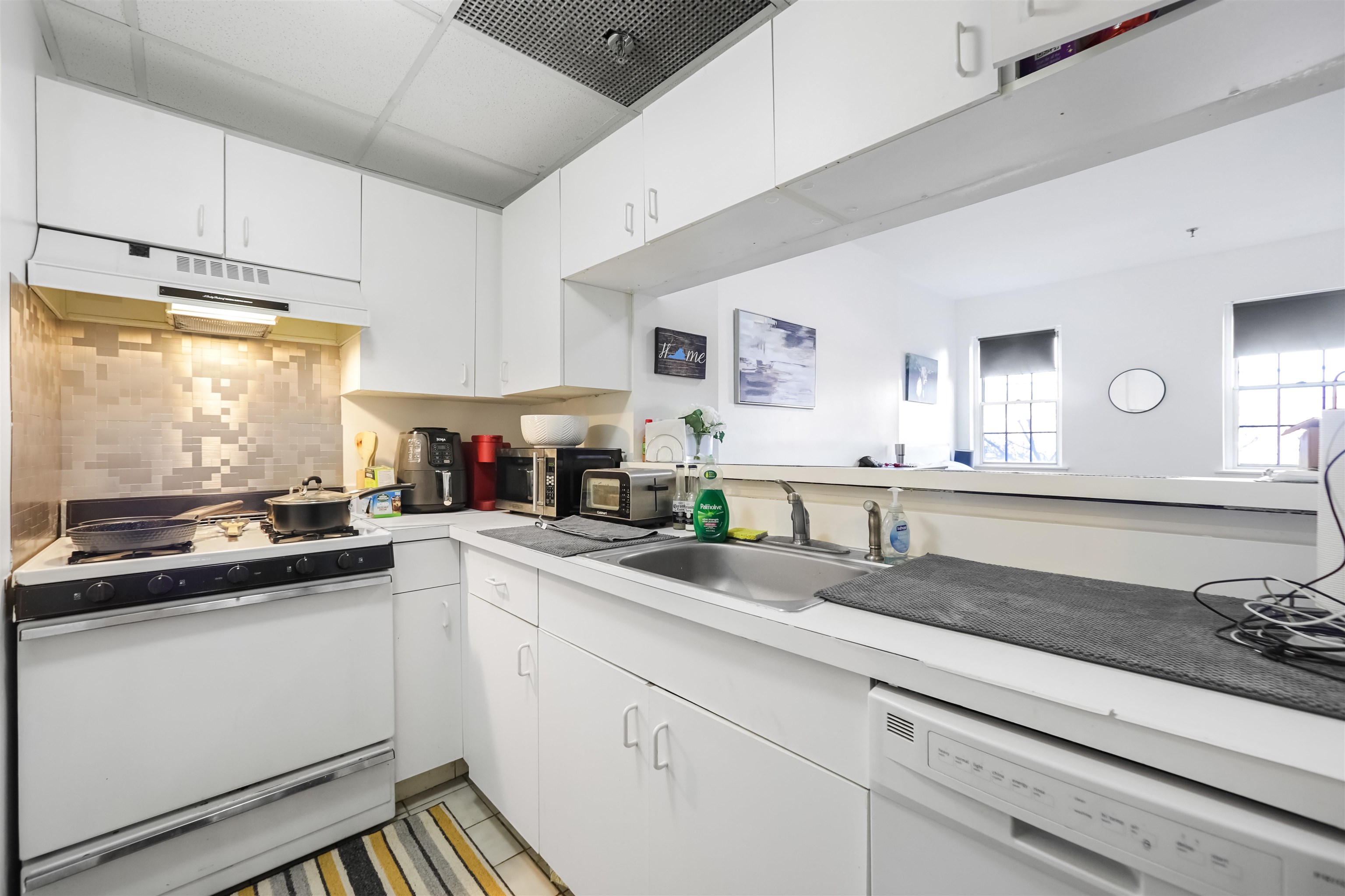 227 CHRISTOPHER COLUMBUS DR - Photo 2