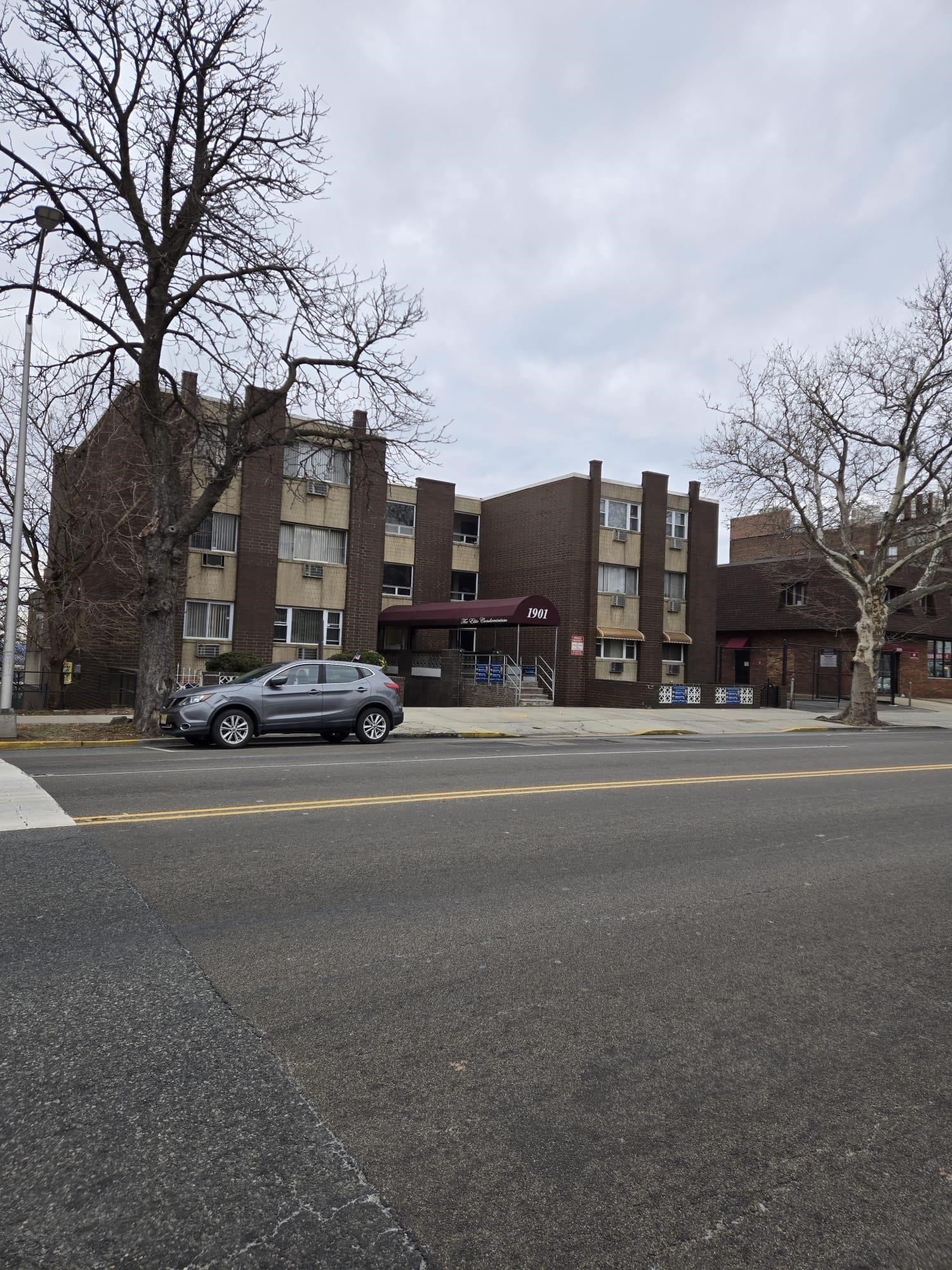 1901 KENNEDY BLVD #211