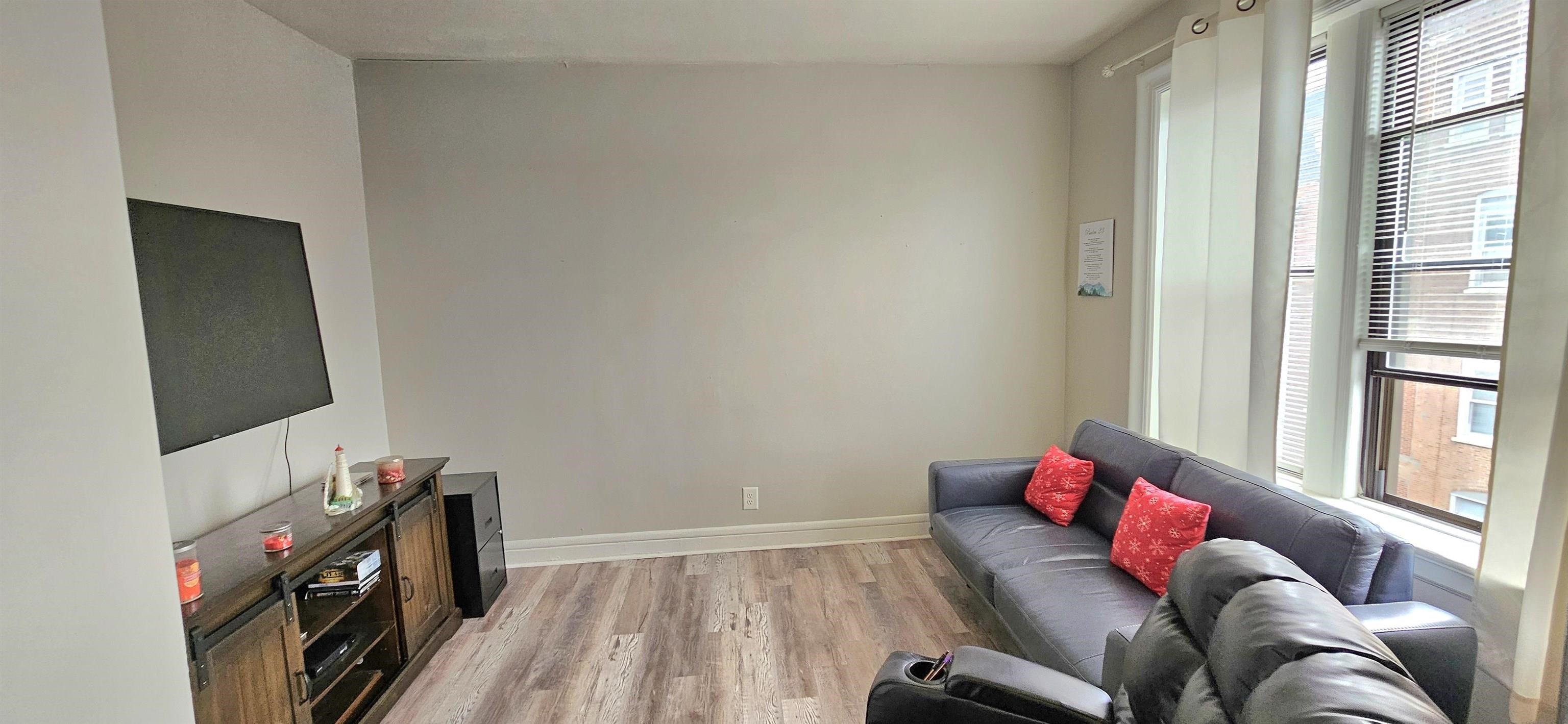 429 FAIRMOUNT AVE - Photo 2
