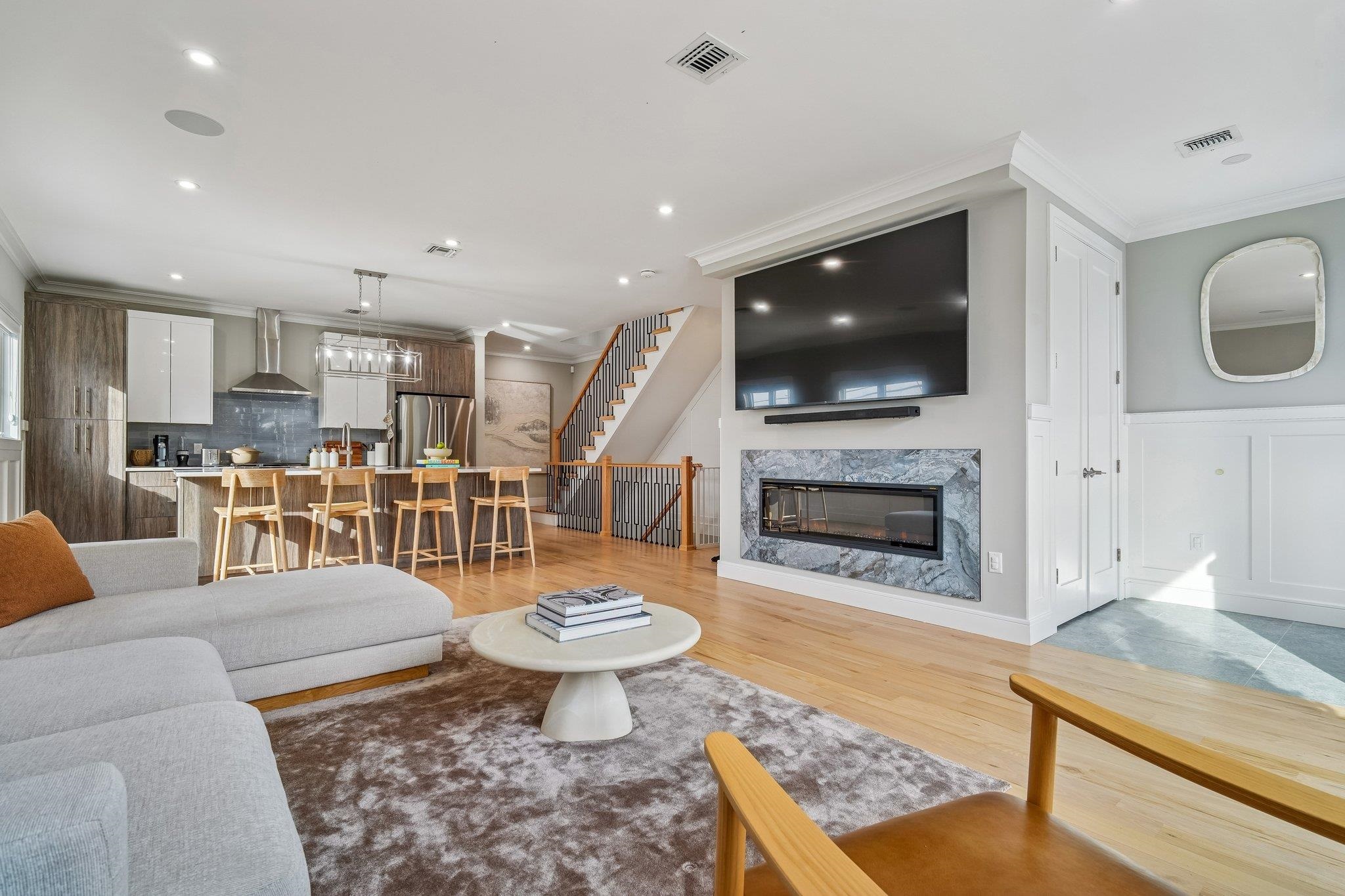 305 8TH ST - Photo 3