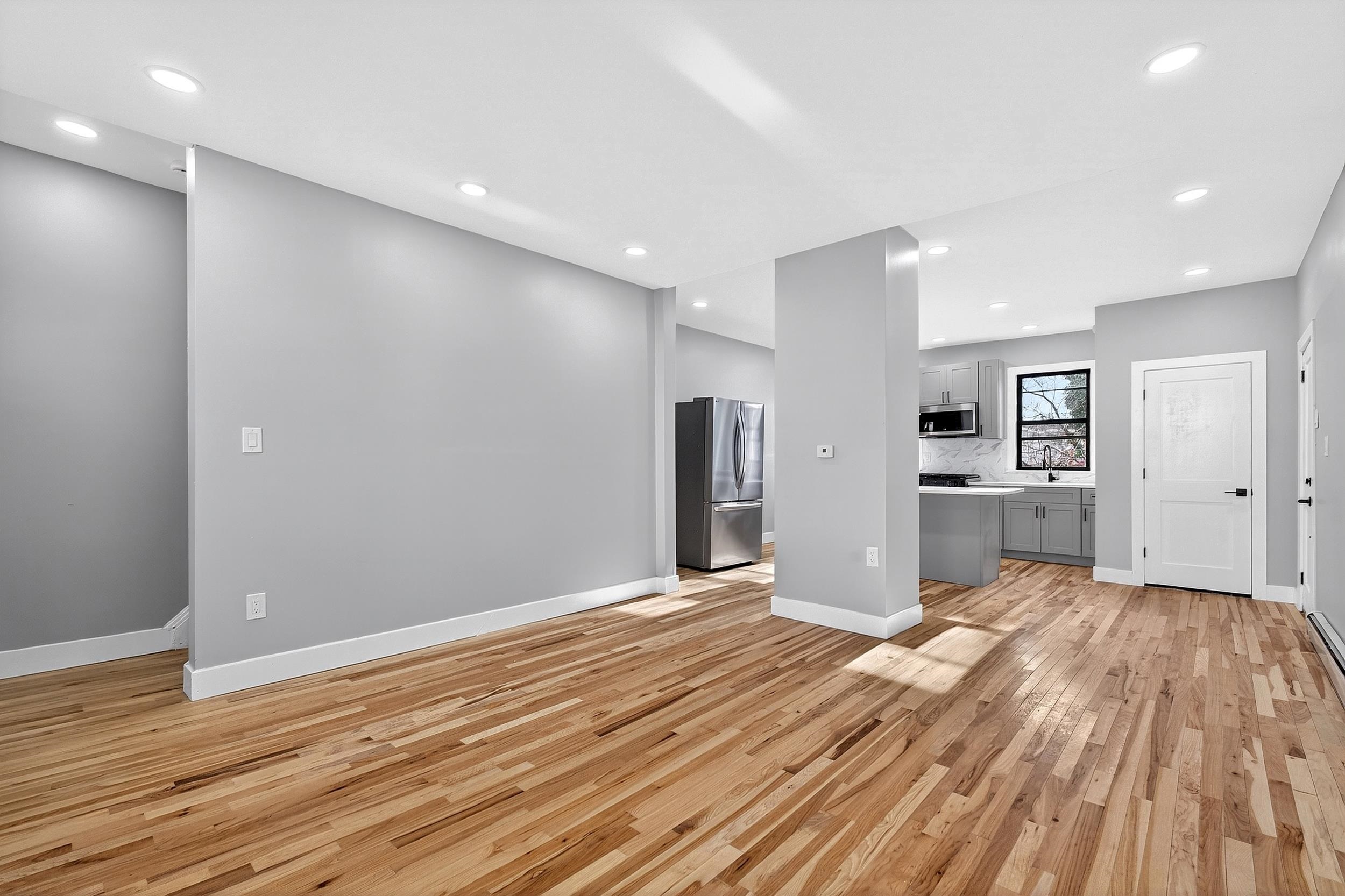 22 WEST 10TH ST - Photo 4