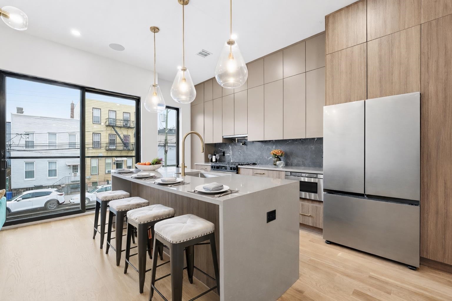 32 HANCOCK AVE - Photo 3