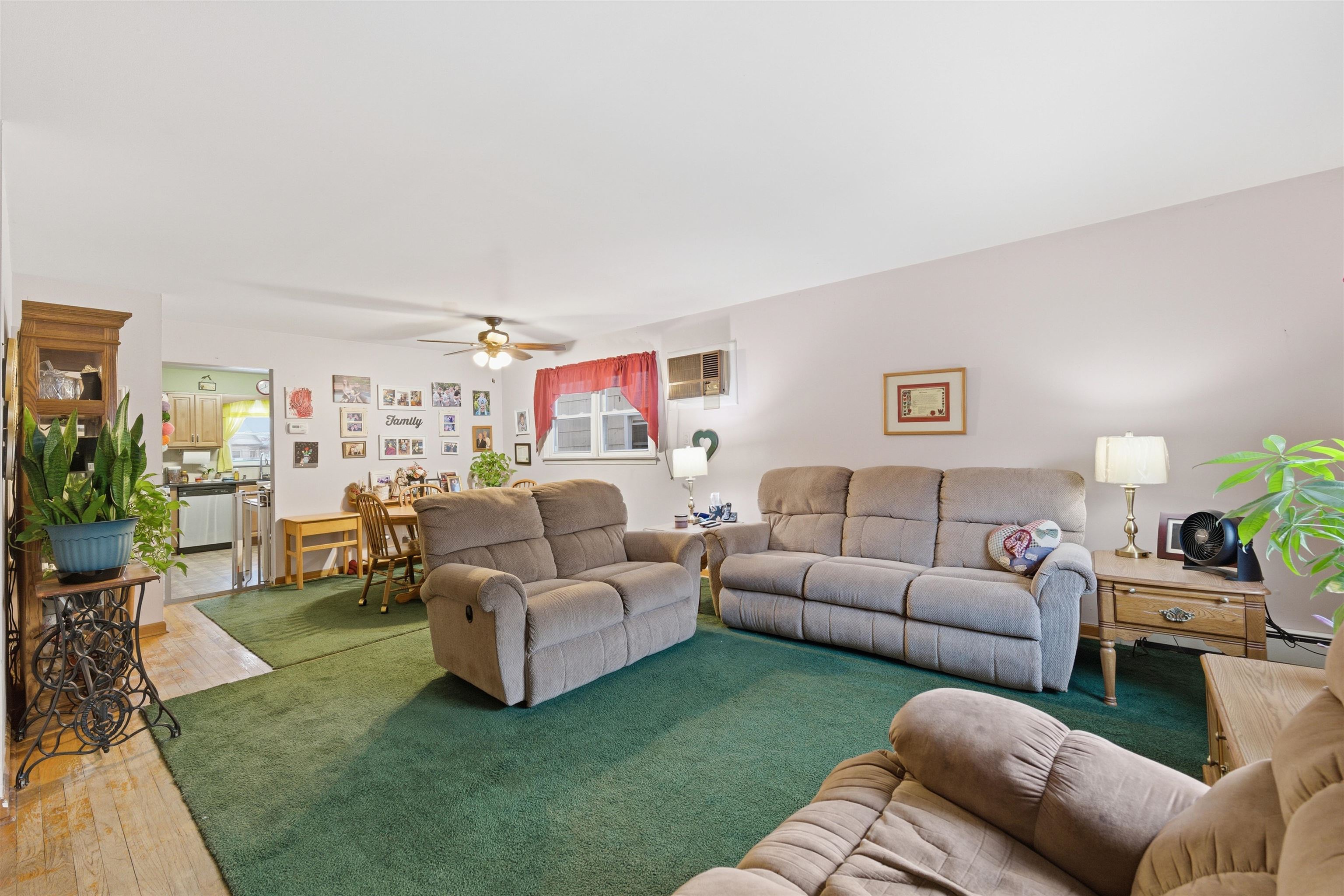 204 DEVON ST - Photo 4