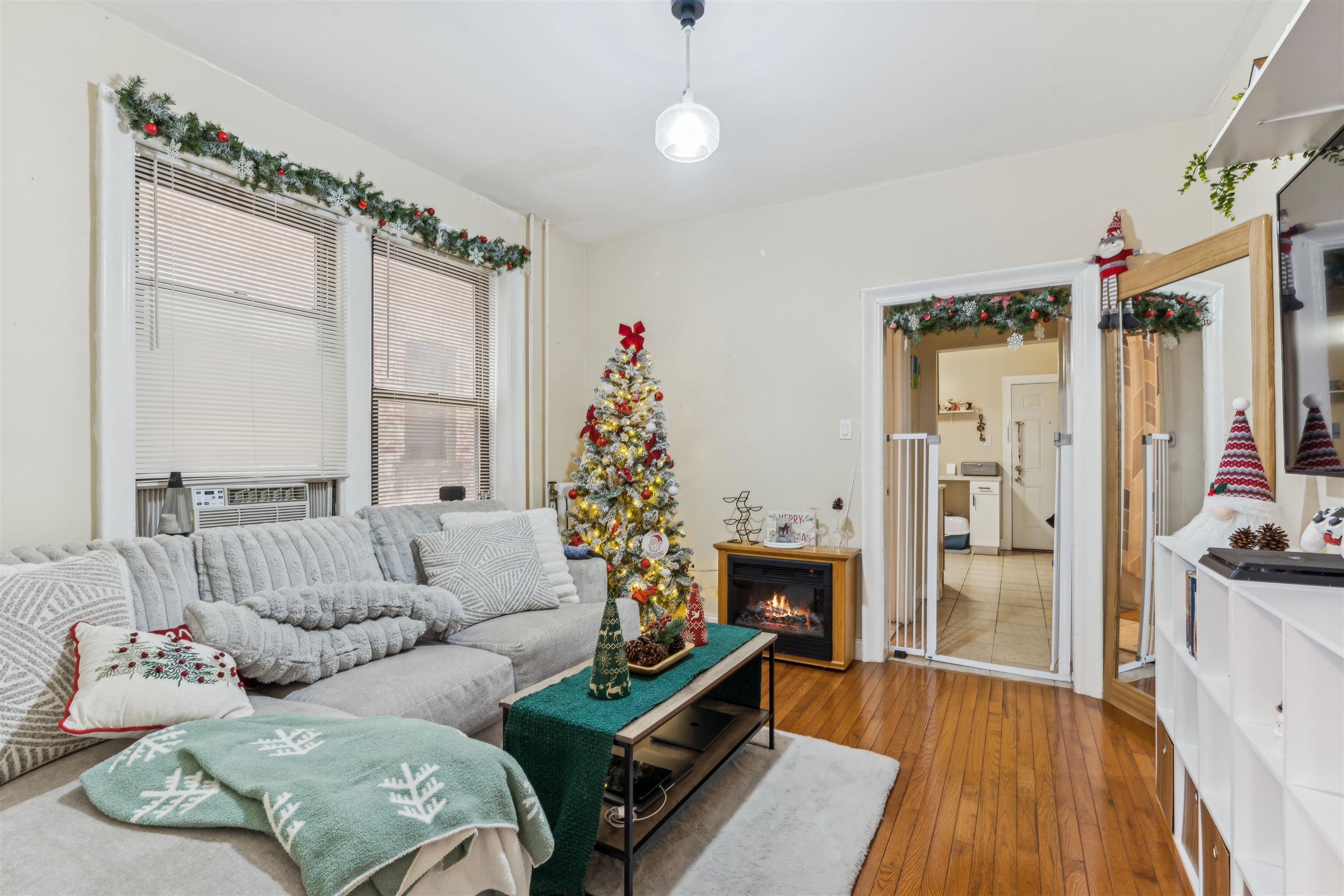 527-529 34TH ST - Photo 3