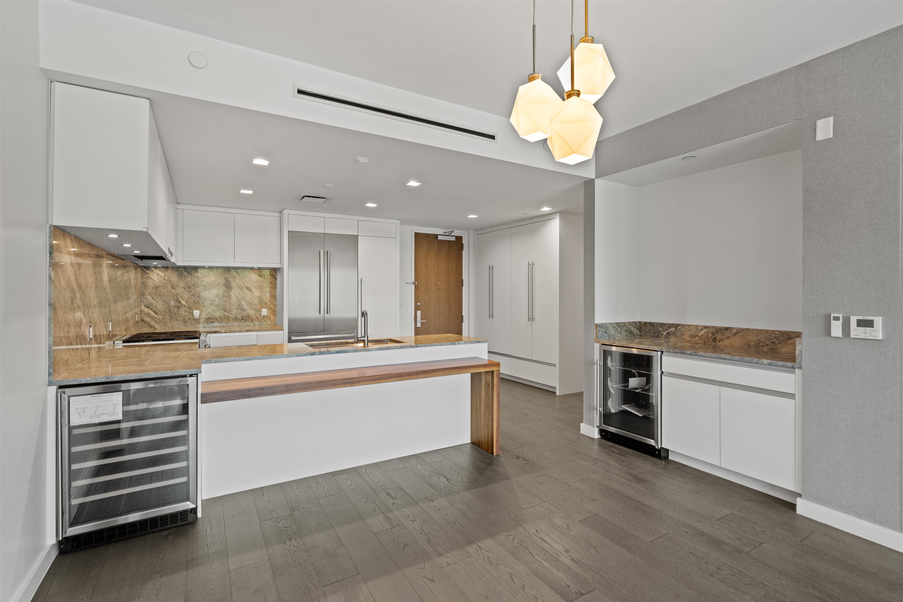 320 ADOLPHUS AVE - Photo 2