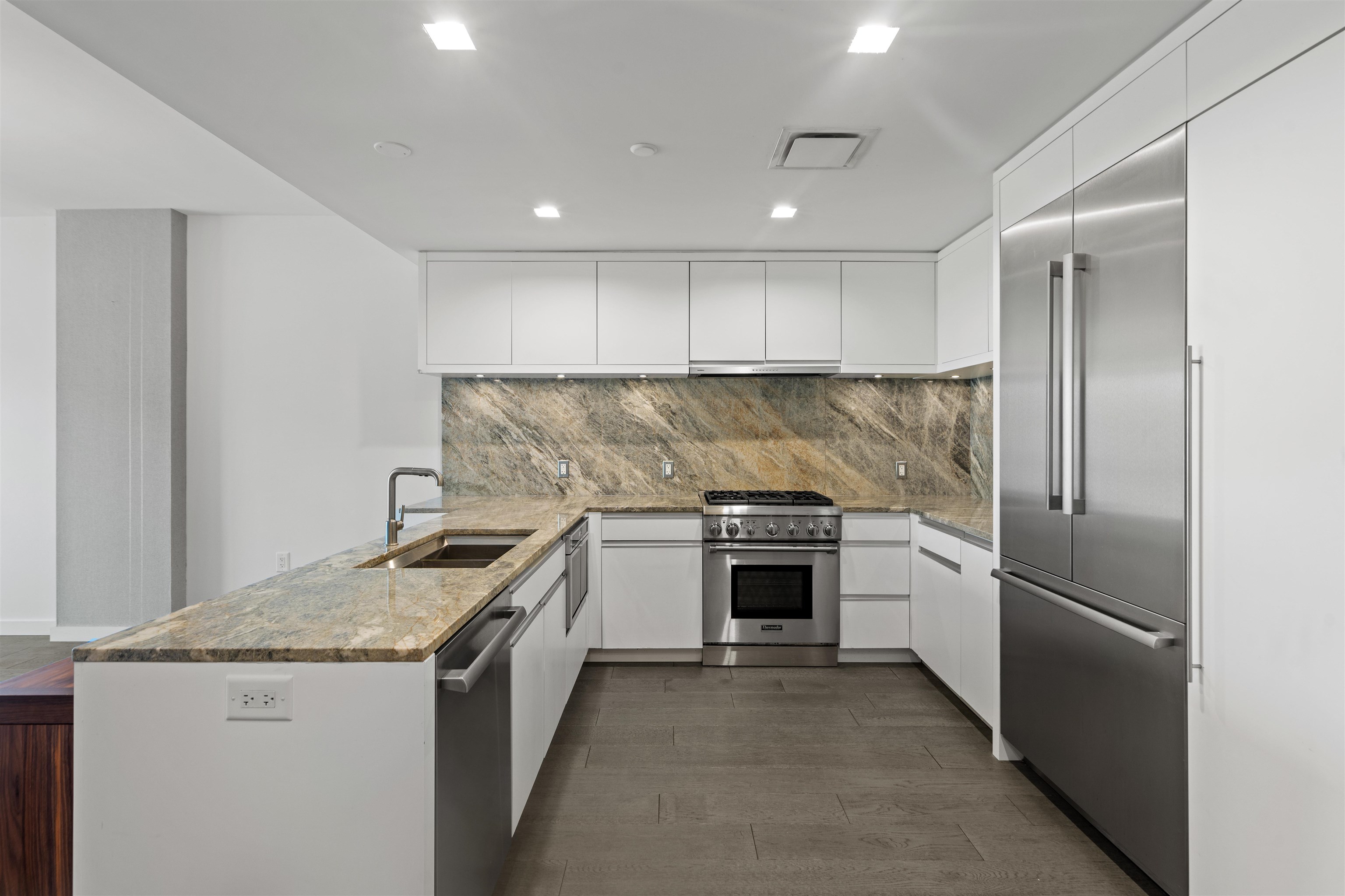 320 ADOLPHUS AVE - Photo 3