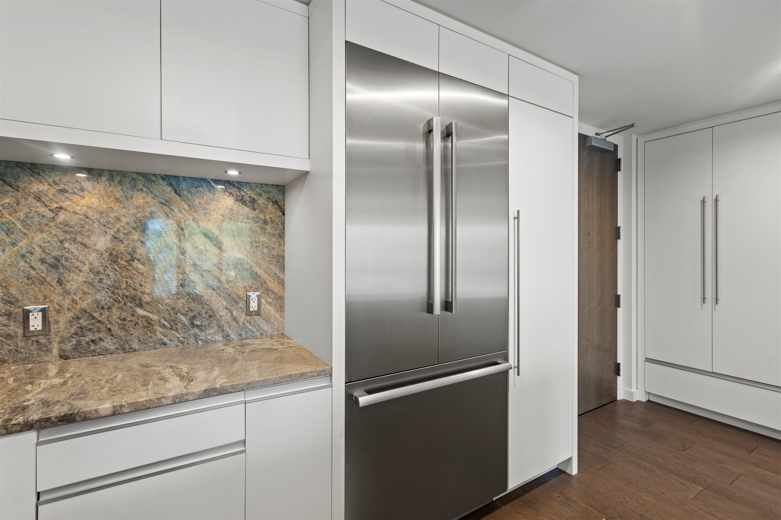 320 ADOLPHUS AVE - Photo 4