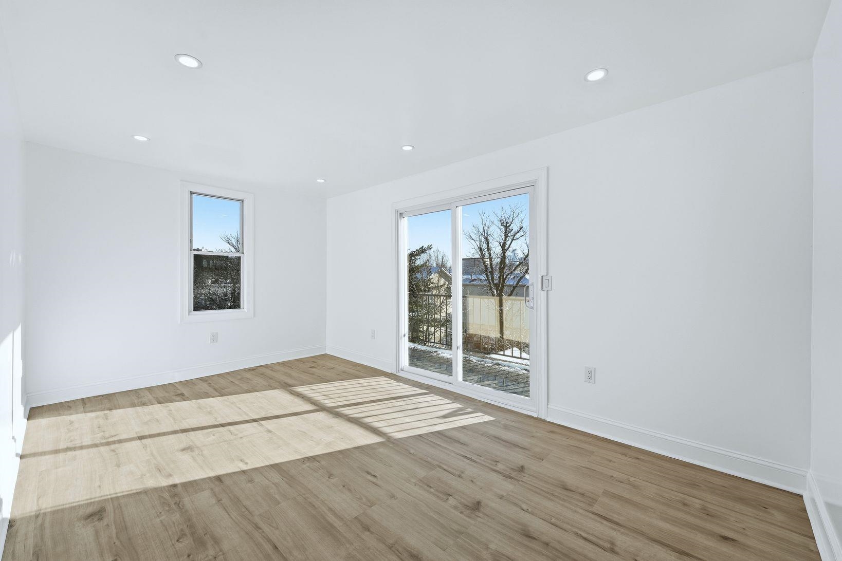 1158 SUMMIT AVE - Photo 2