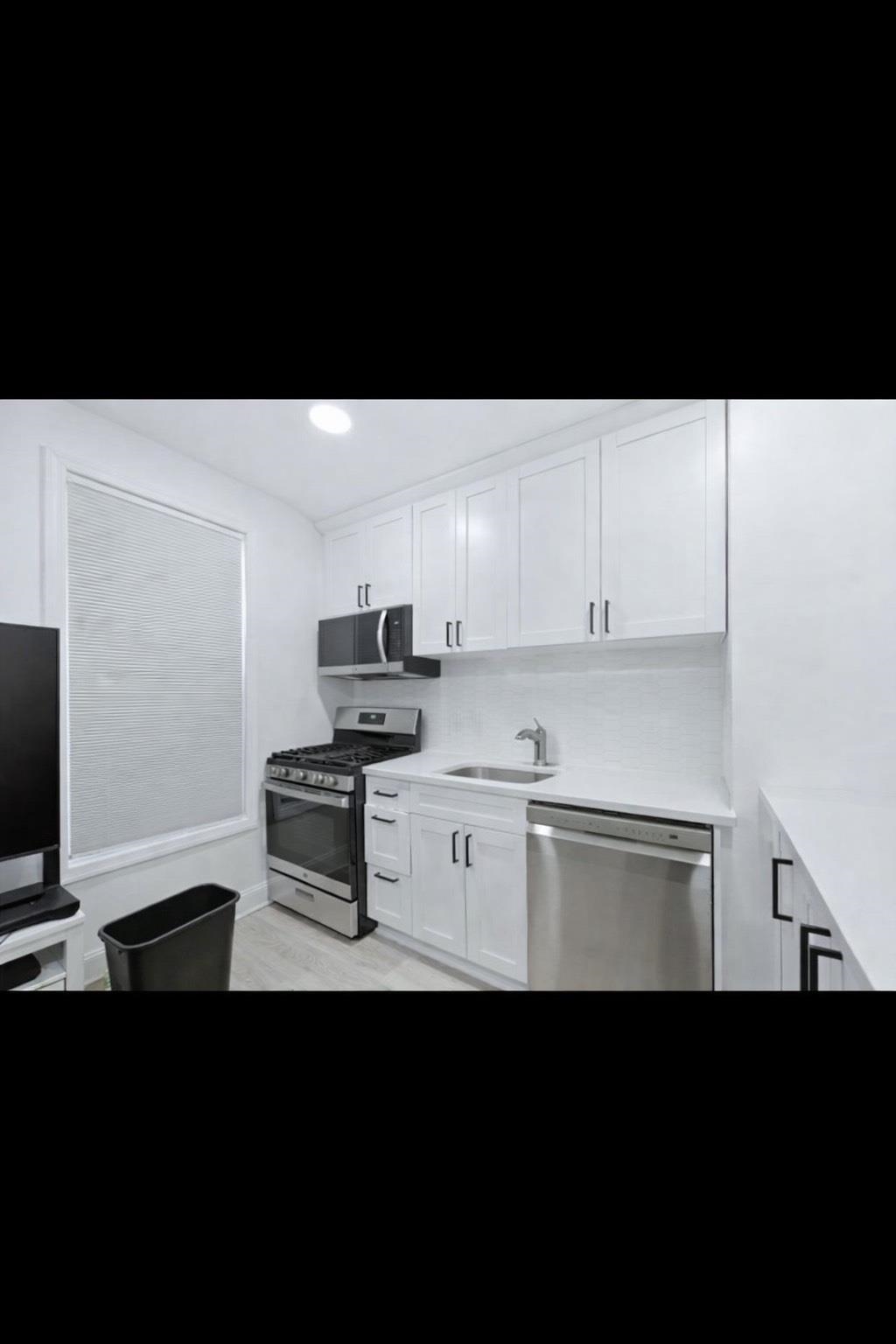 1158 SUMMIT AVE - Photo 3