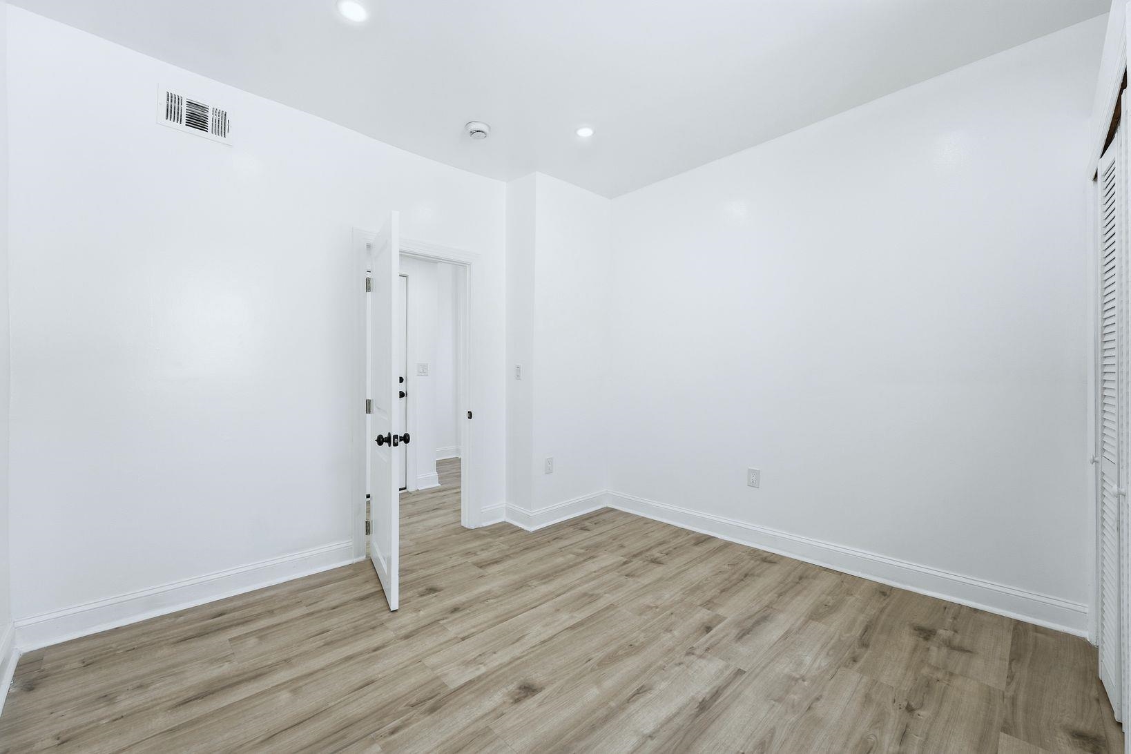 1158 SUMMIT AVE - Photo 4