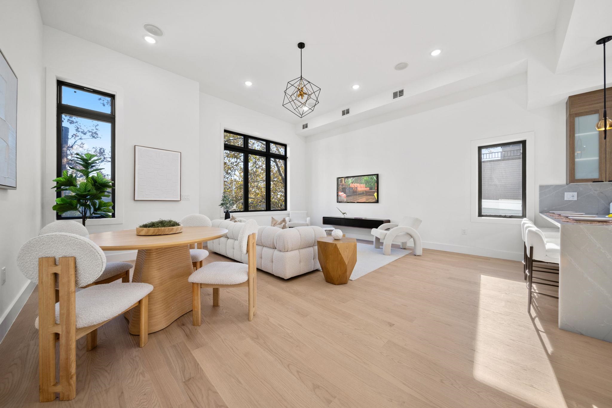 13 LIENAU PL - Photo 4