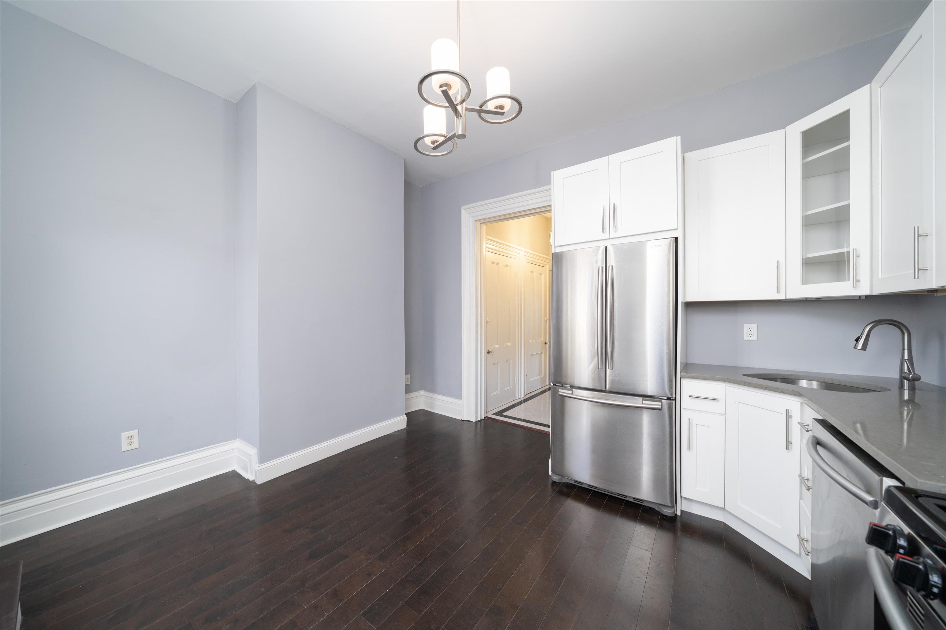 949.5 SUMMIT AVE - Photo 3