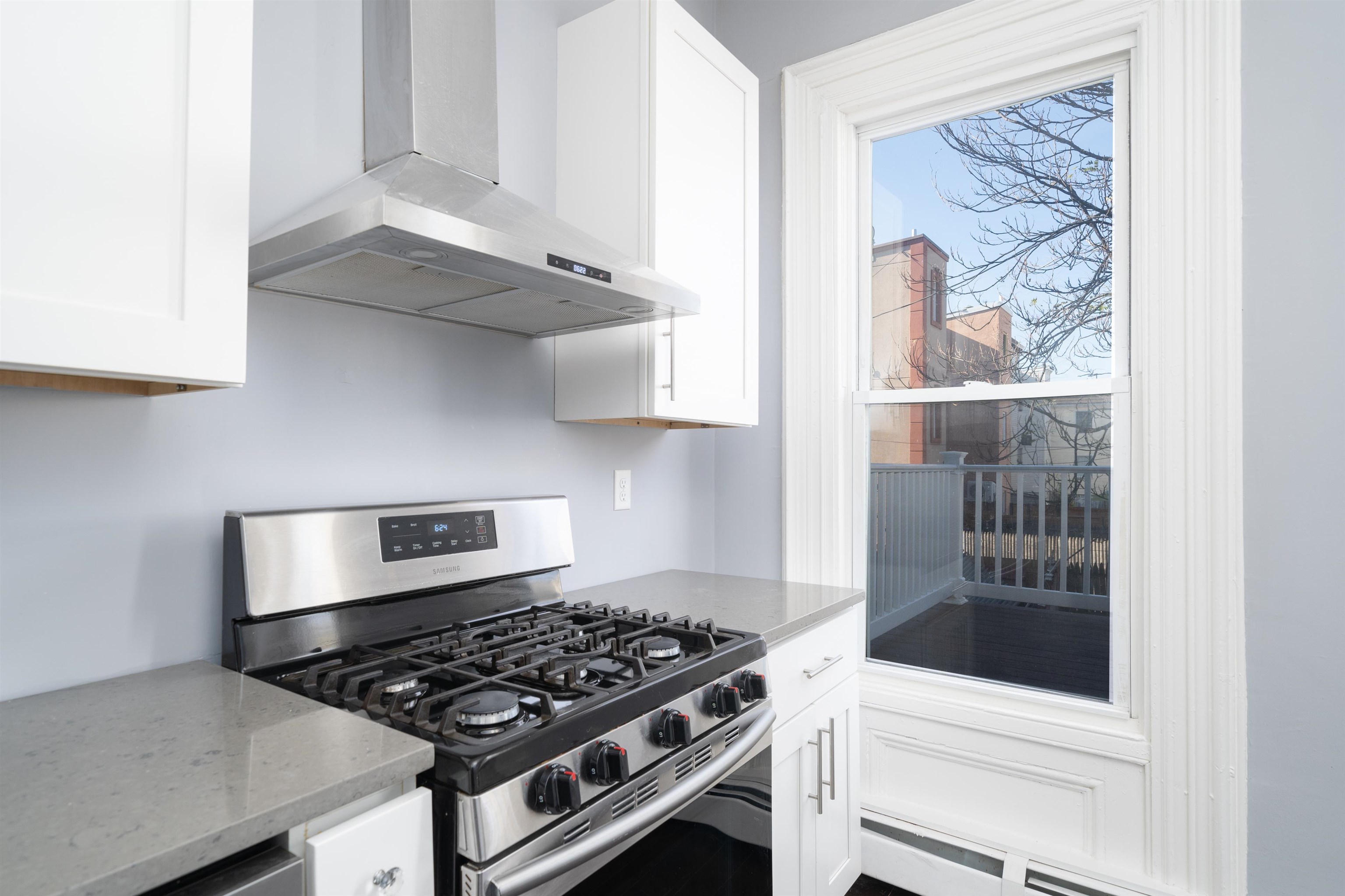 949.5 SUMMIT AVE - Photo 4