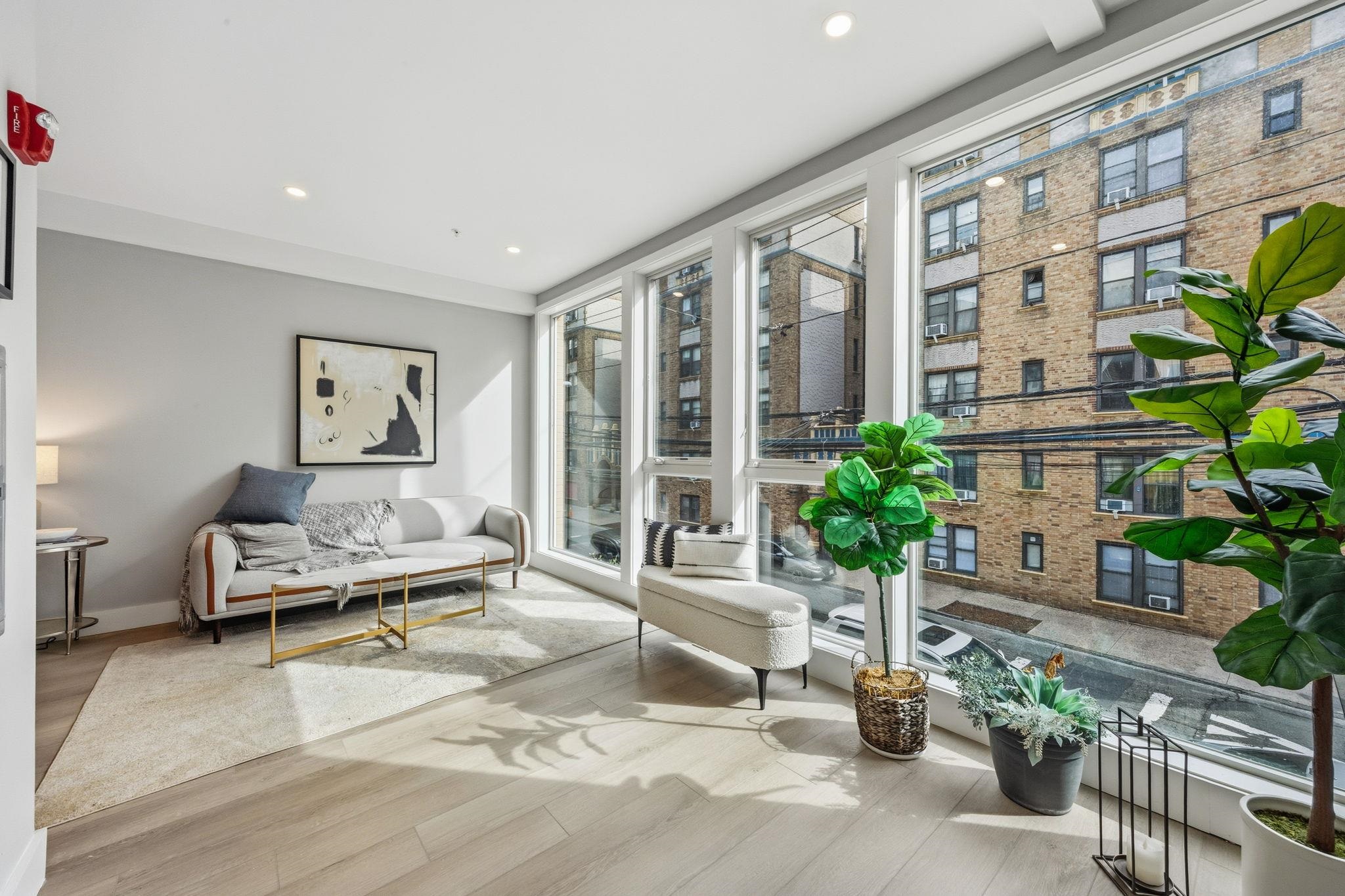 77 VAN REYPEN ST - Photo 1