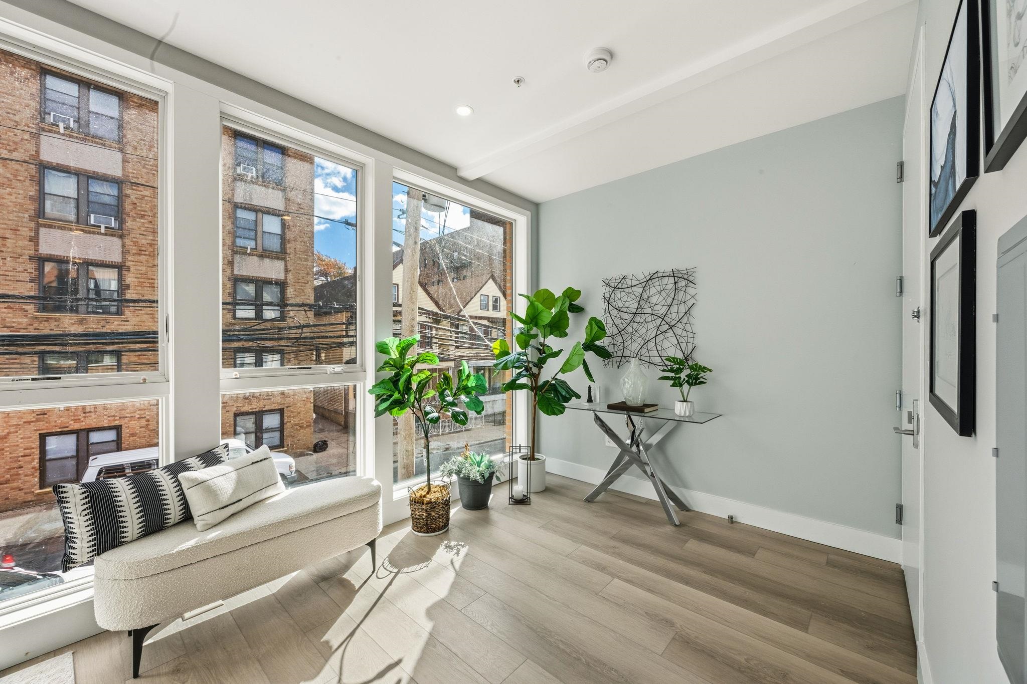 77 VAN REYPEN ST - Photo 2