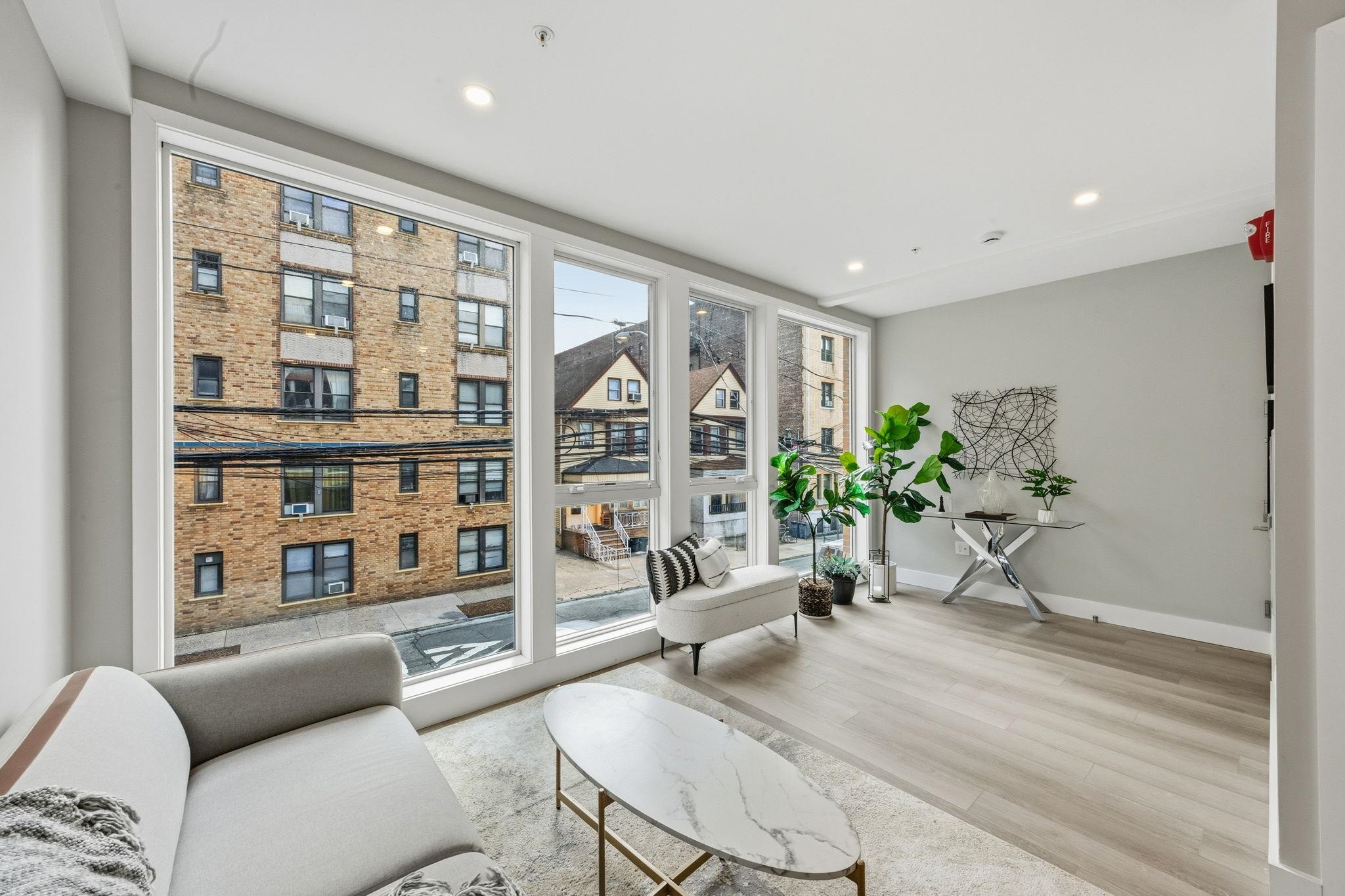 77 VAN REYPEN ST - Photo 4