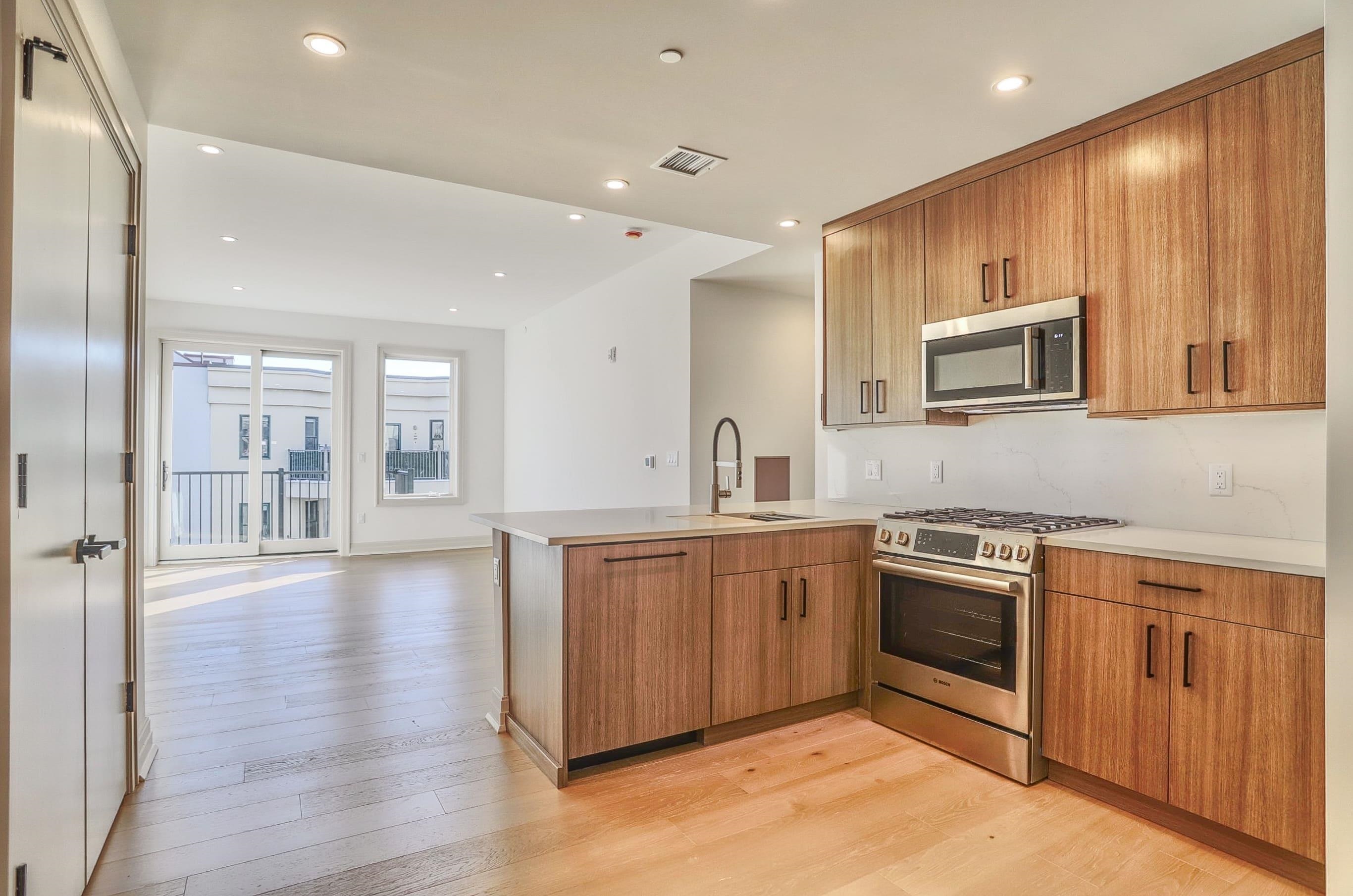 921 MADISON ST - Photo 2