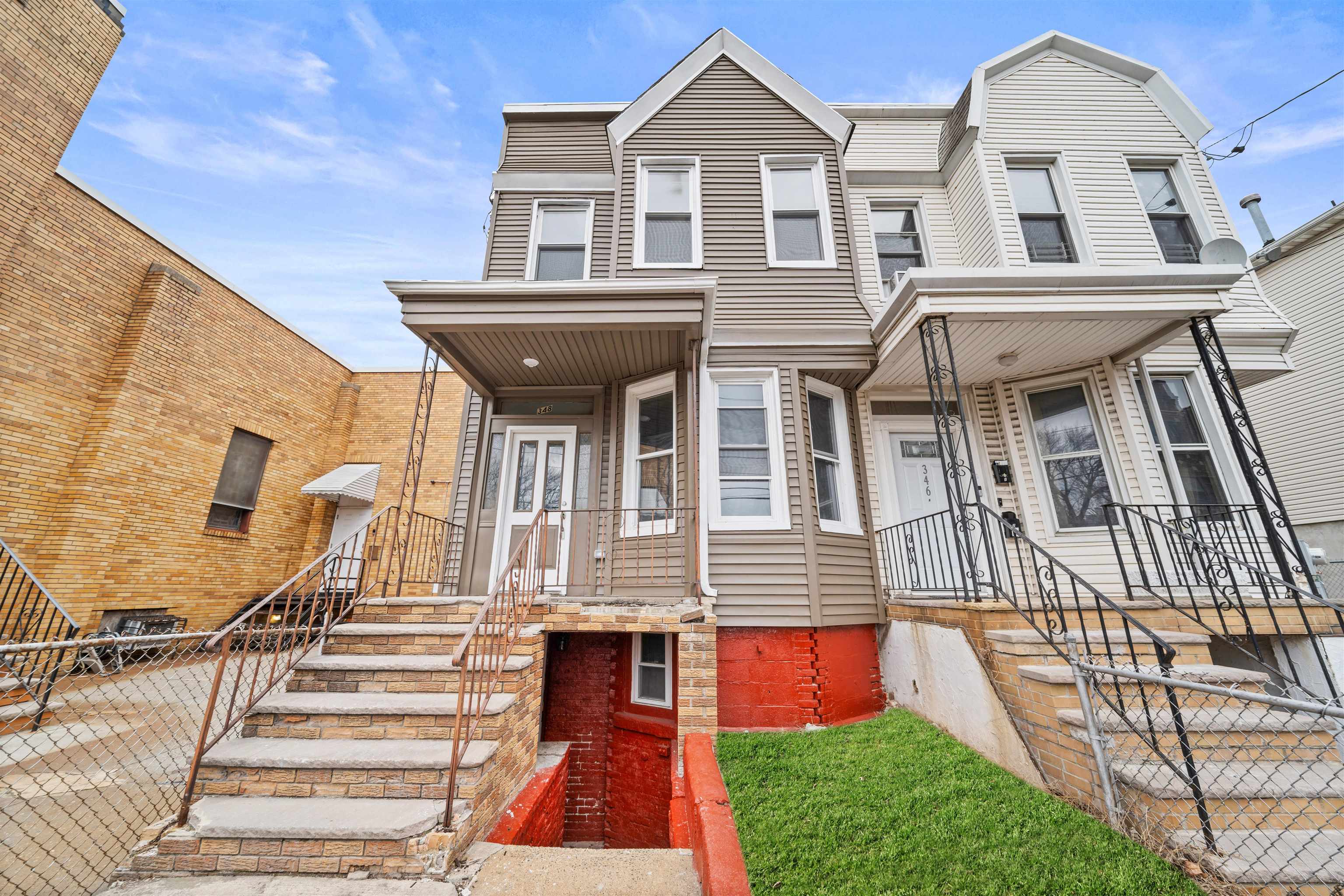 348 FORREST ST - Photo 1