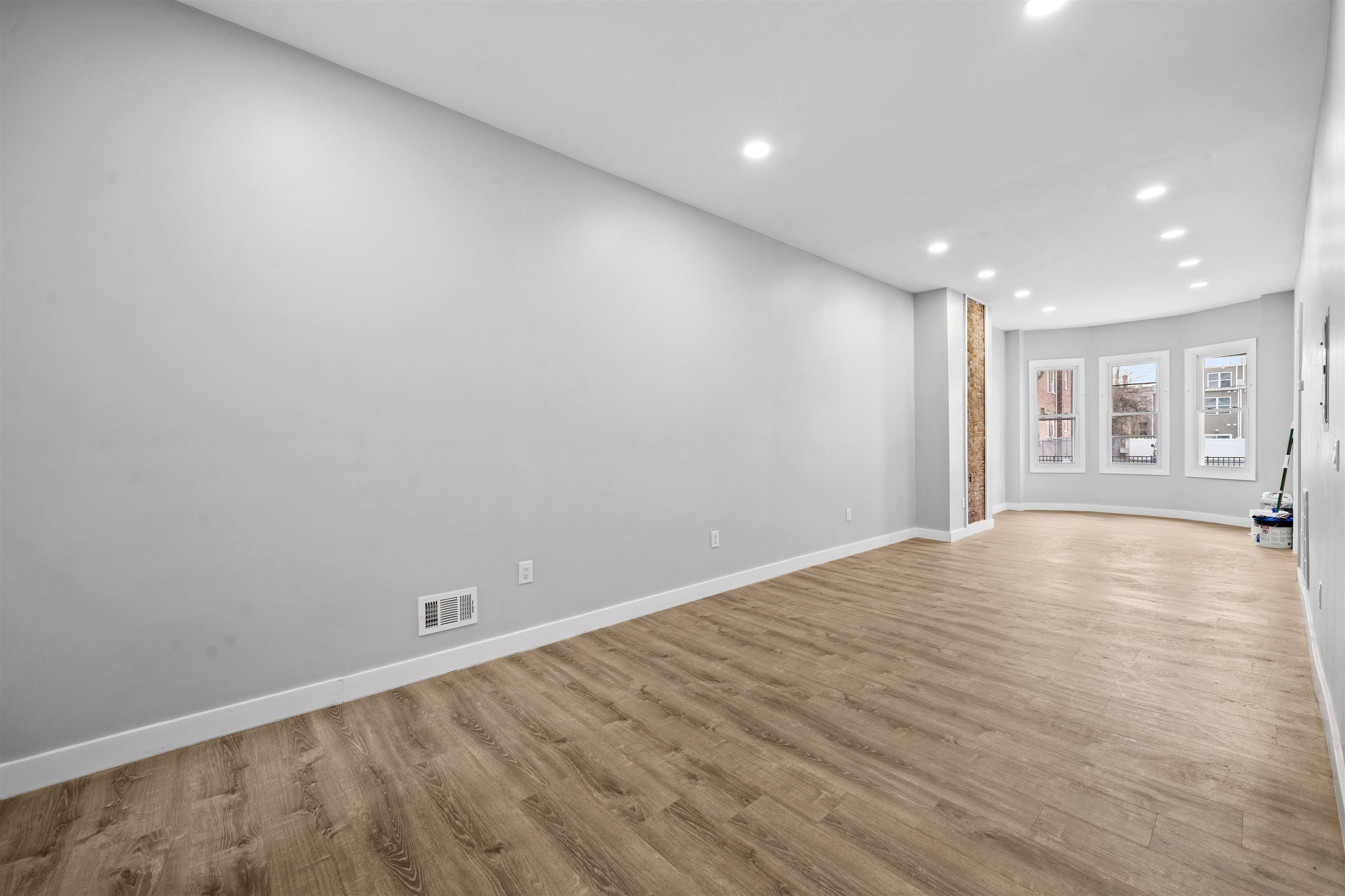 348 FORREST ST - Photo 3