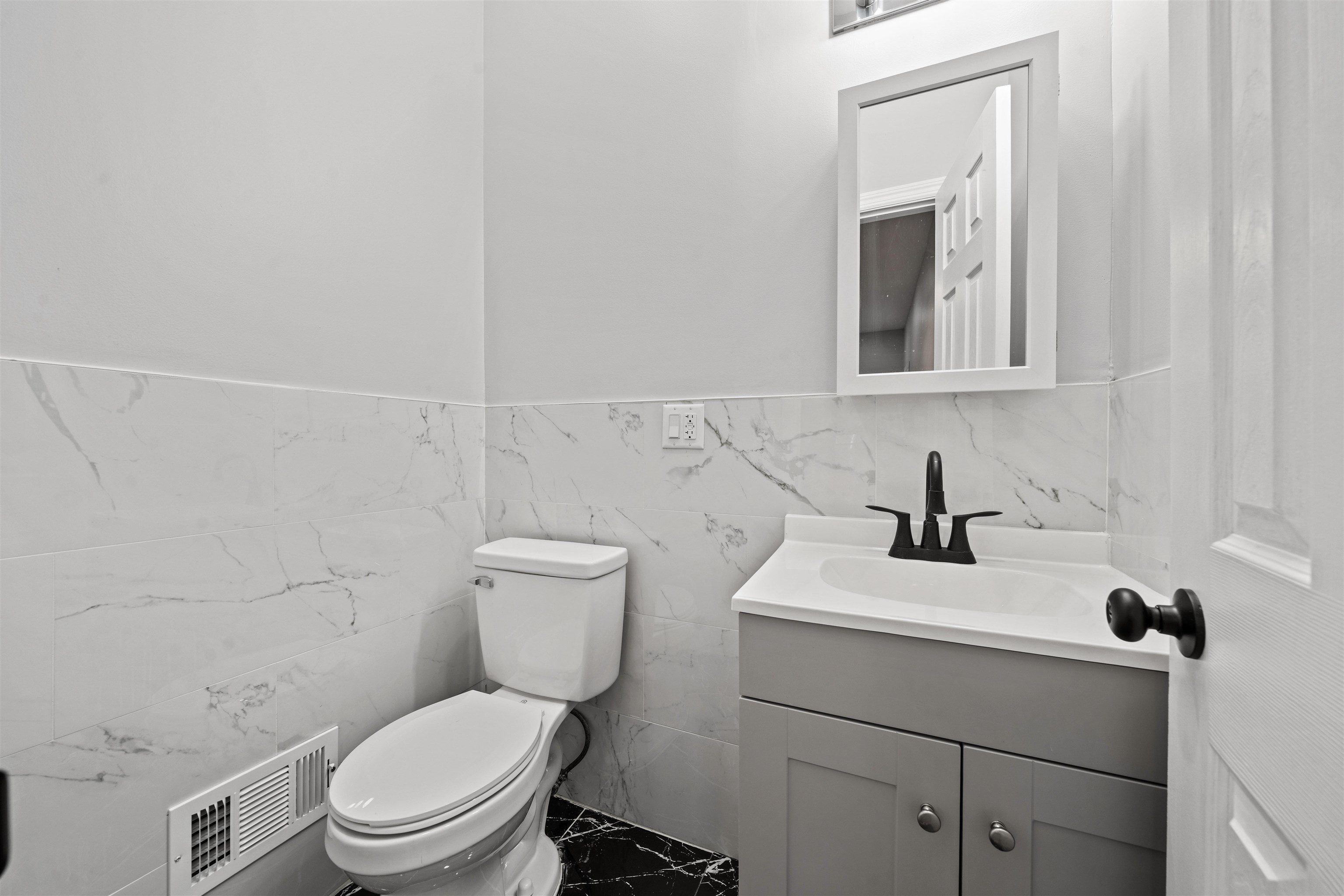 348 FORREST ST - Photo 4