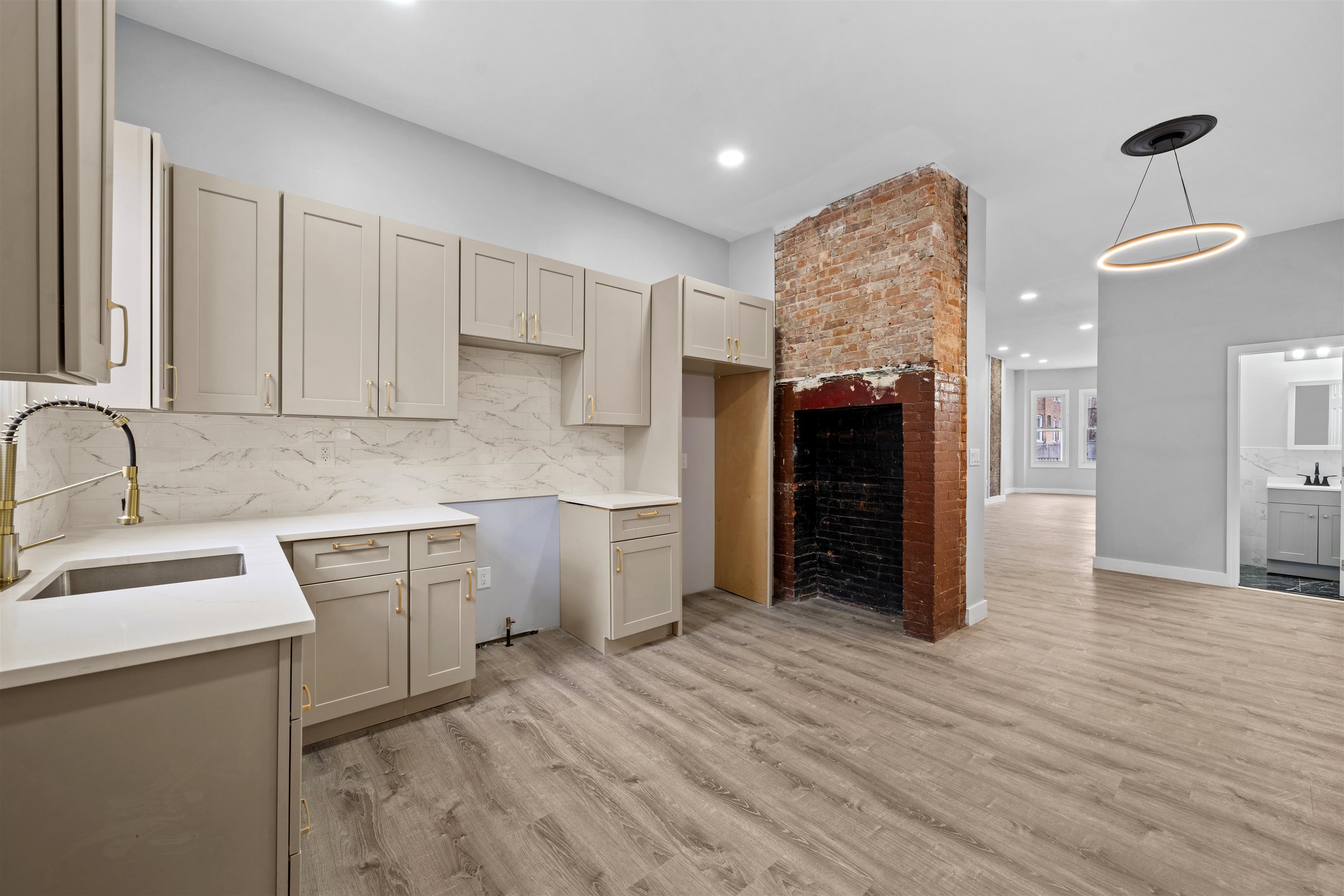 348 FORREST ST - Photo 5