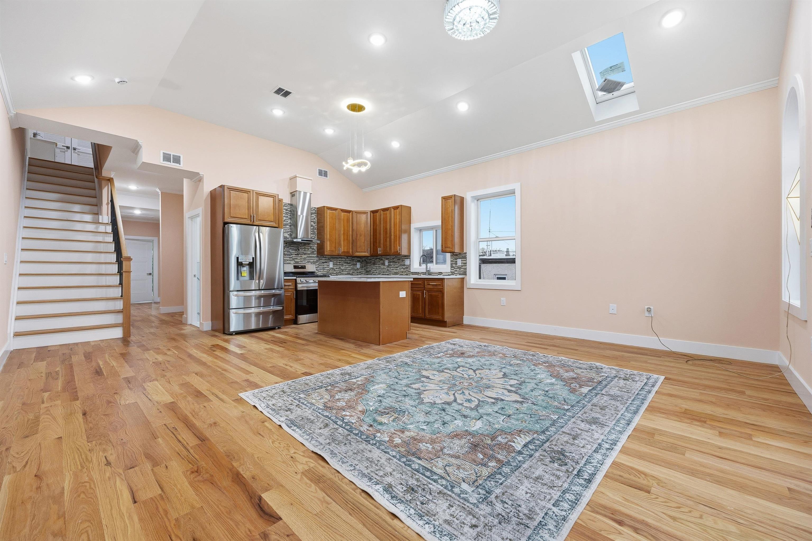 156 LEONARD ST - Photo 4